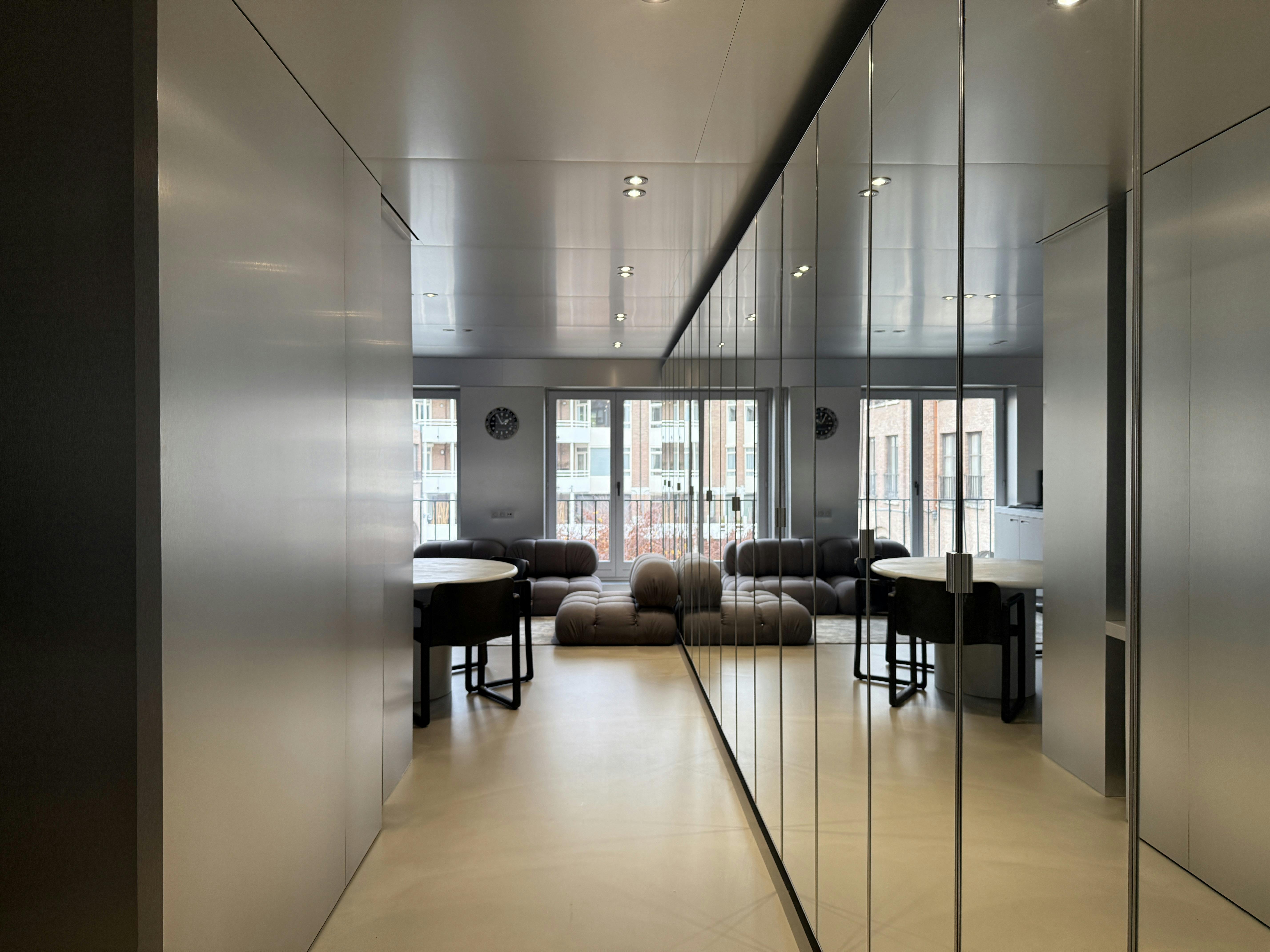 Appartement à louer pour 2 500 €/mois à Kortrijk, Overbekeplein