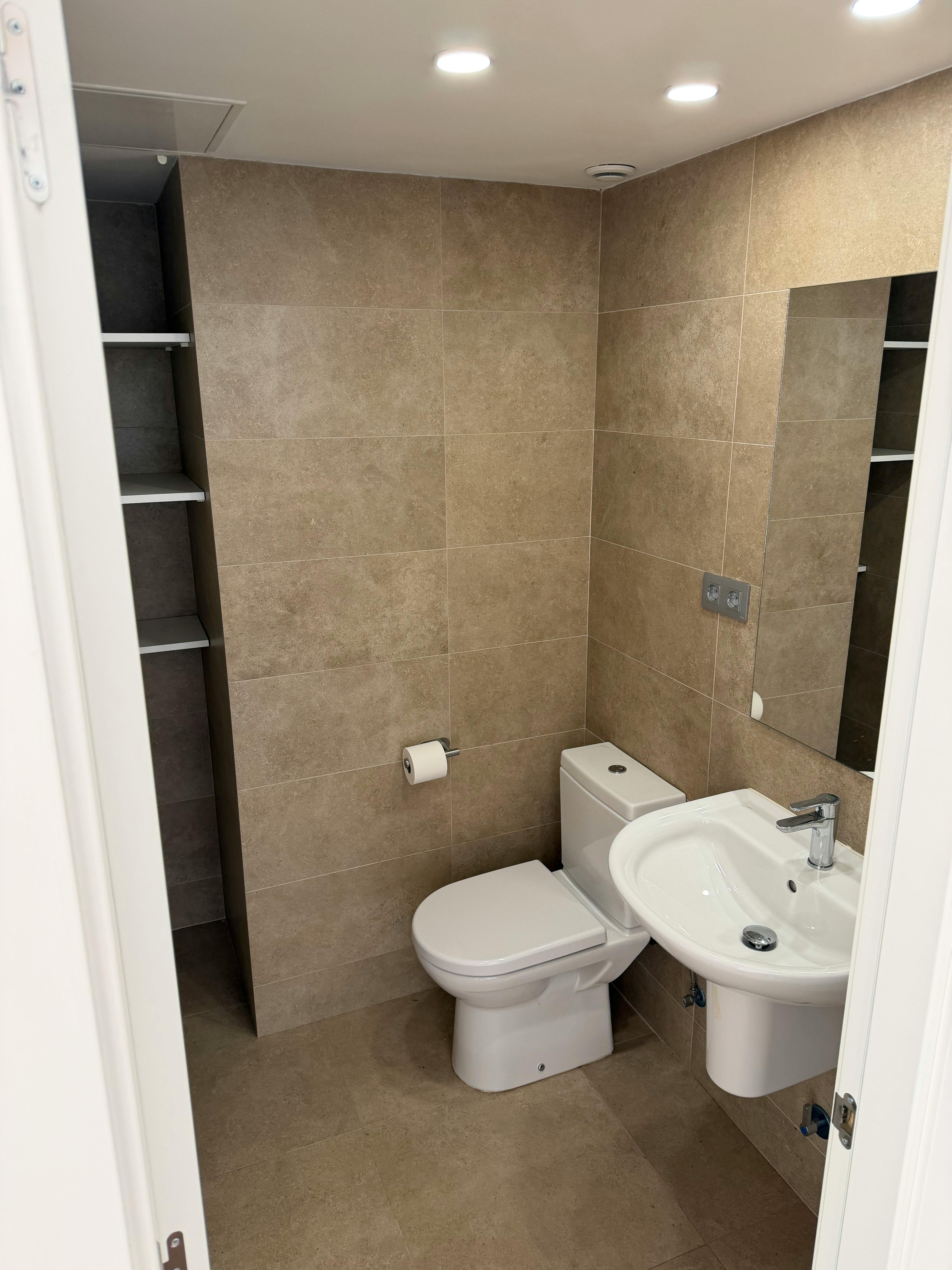 4-Bedroom Apartment in Carrer de l'Horta Novella, Sabadell room image 2