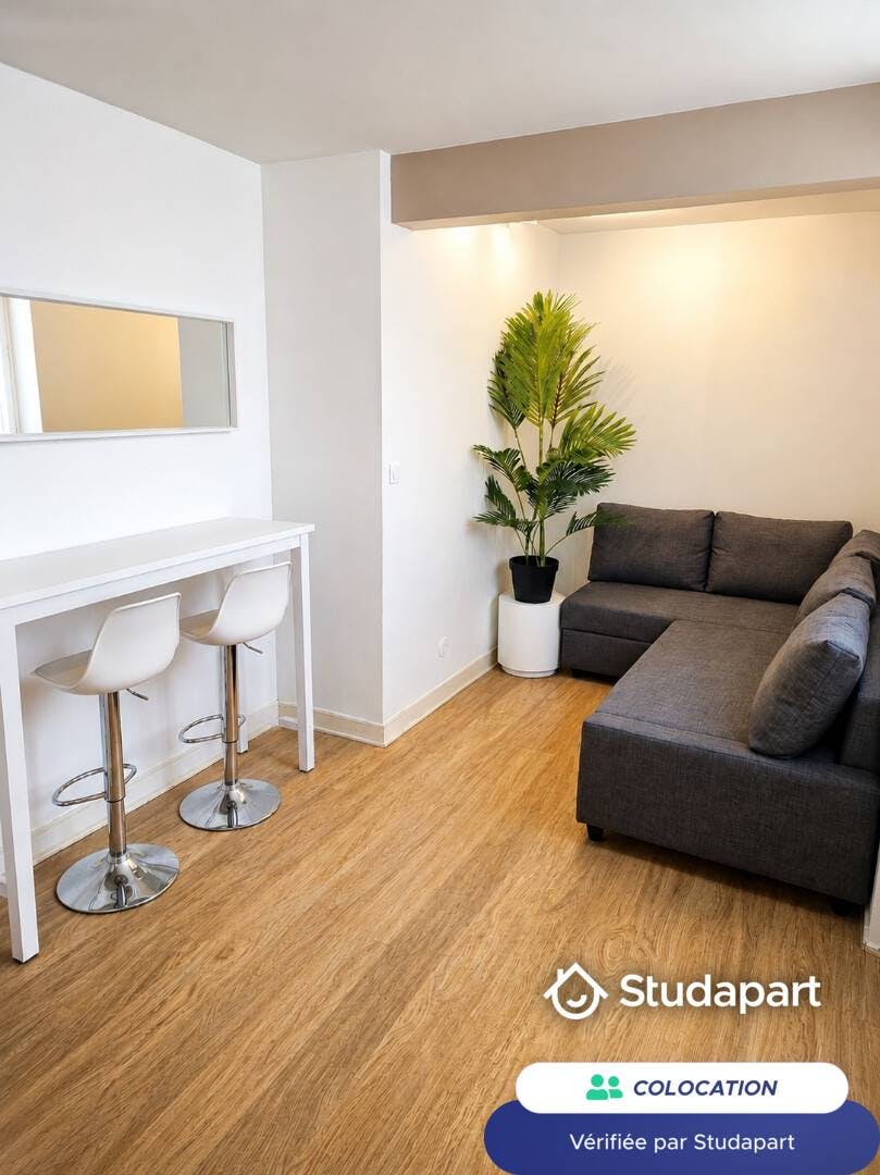 Private room for rent for €450 per month in Melun, Place Saint-Jean
