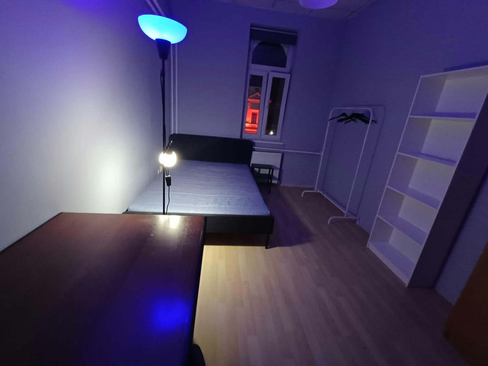 私人房间 正在以 RON 1,477 的月租出租，其位于 Cluj-Napoca, Strada Piața Gării