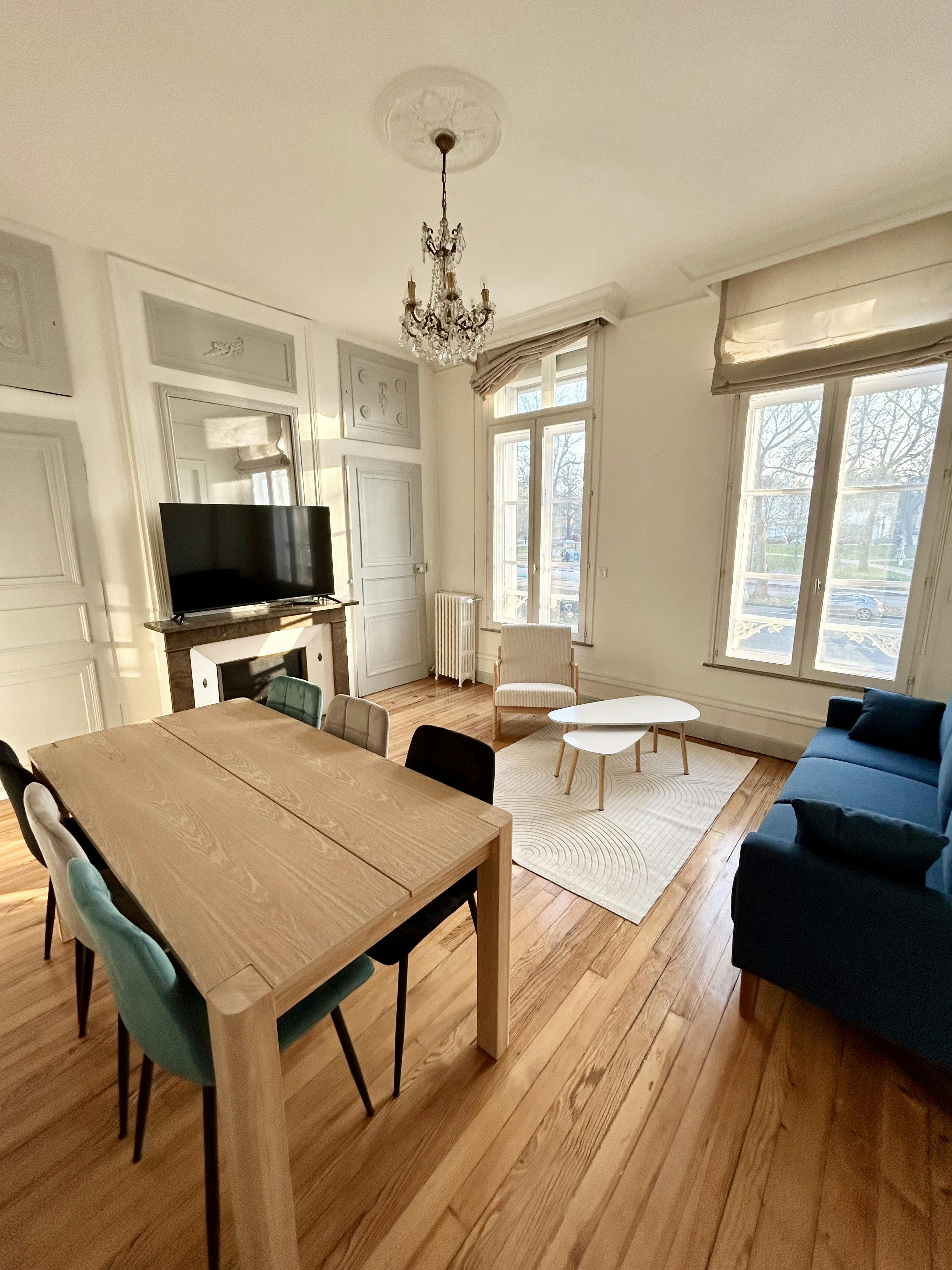 Immeuble à louer pour 1 590 €/mois à Amiens, Mail Albert 1er