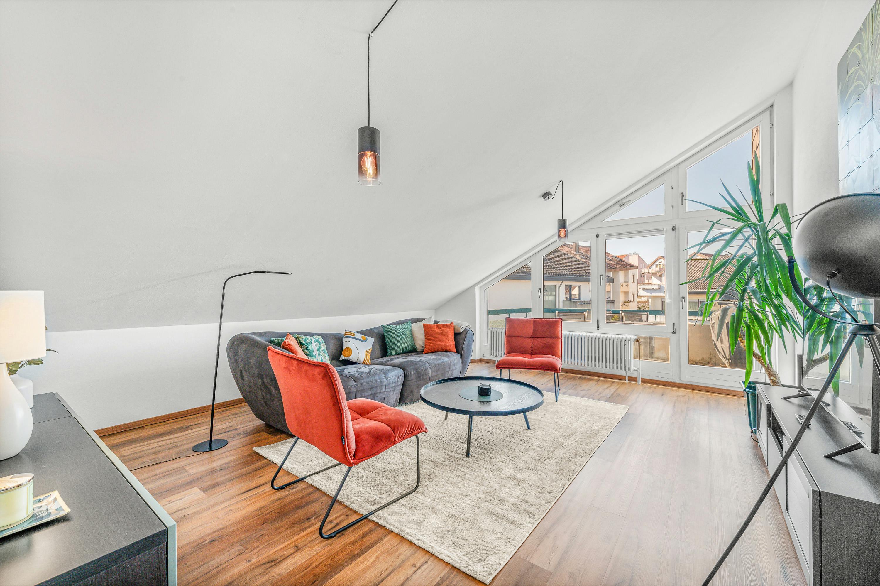 Apartment for rent for €2,400 per month in Filderstadt, Schwalbenstraße