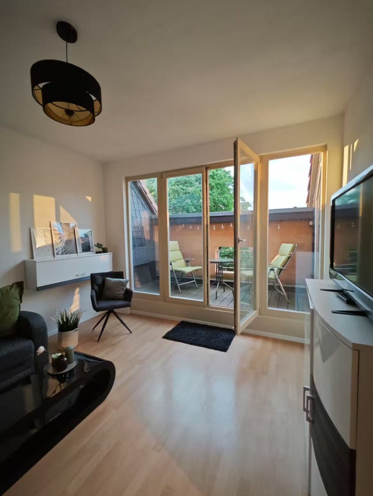Apartment for rent for €1,300 per month in Magdeburg, Große Diesdorfer Straße