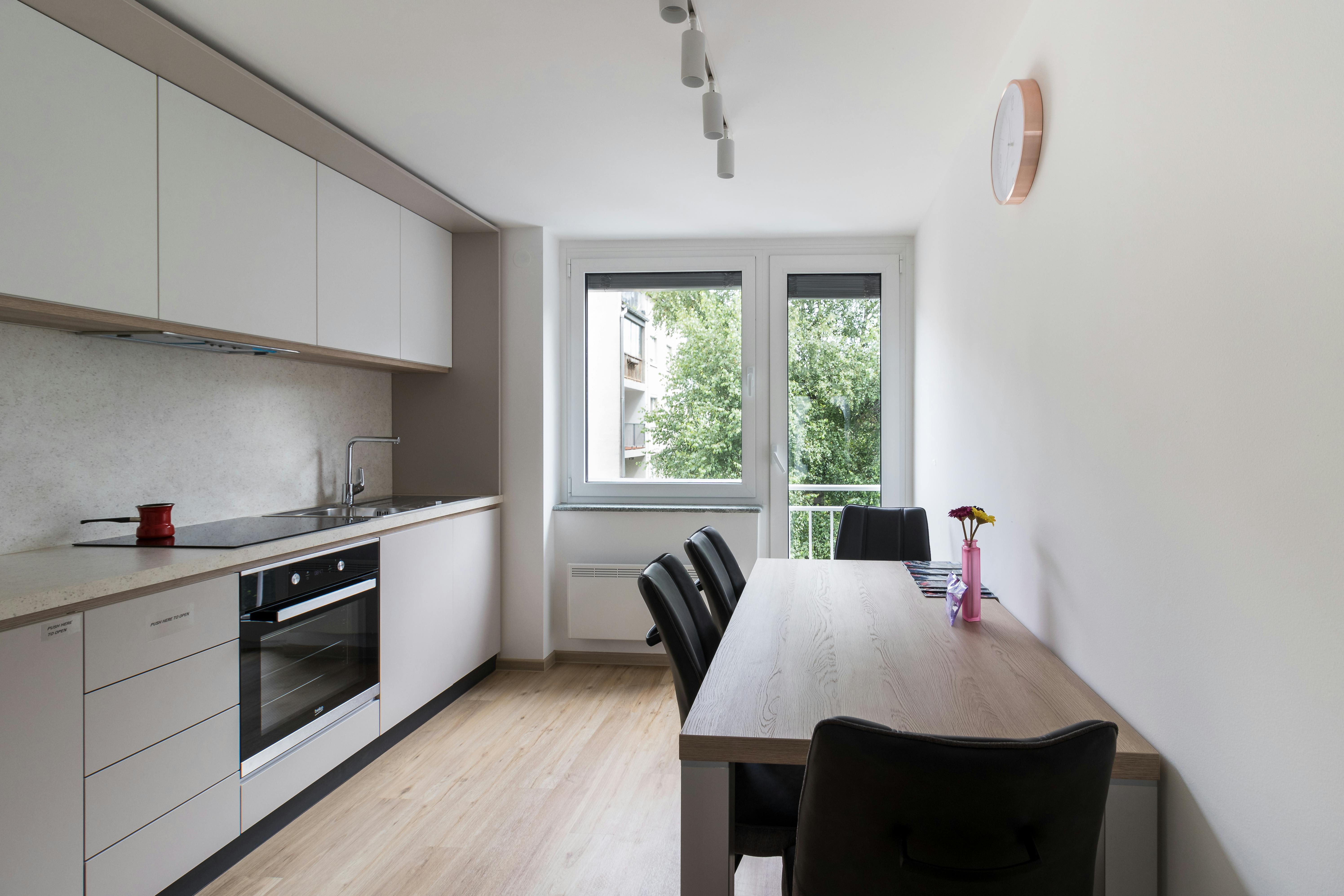 Appartement à louer pour 1 200 €/mois à Ljubljana, Prijateljeva ulica