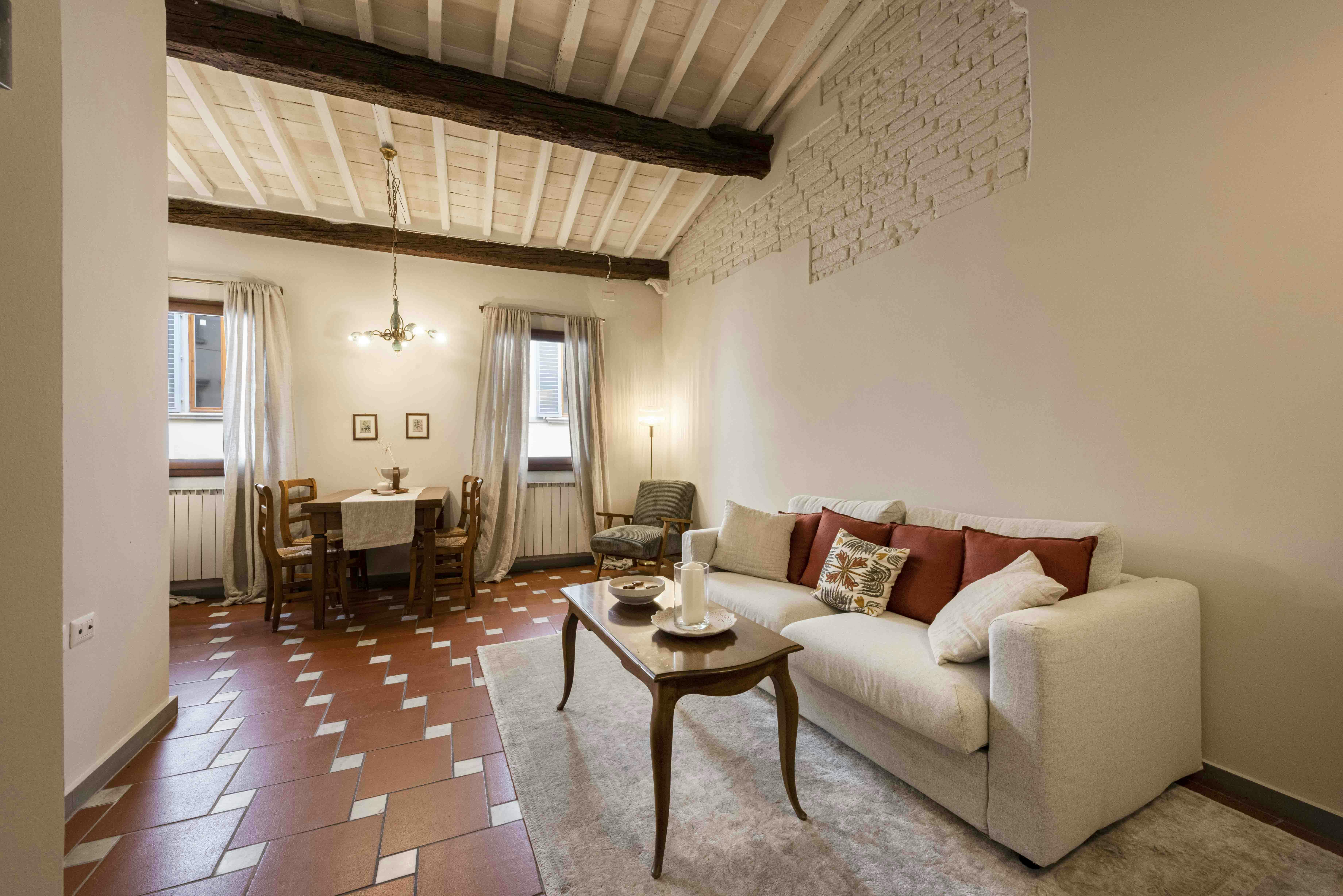 Apartment for rent for €1,900 per month in Florence, Borgo San Frediano