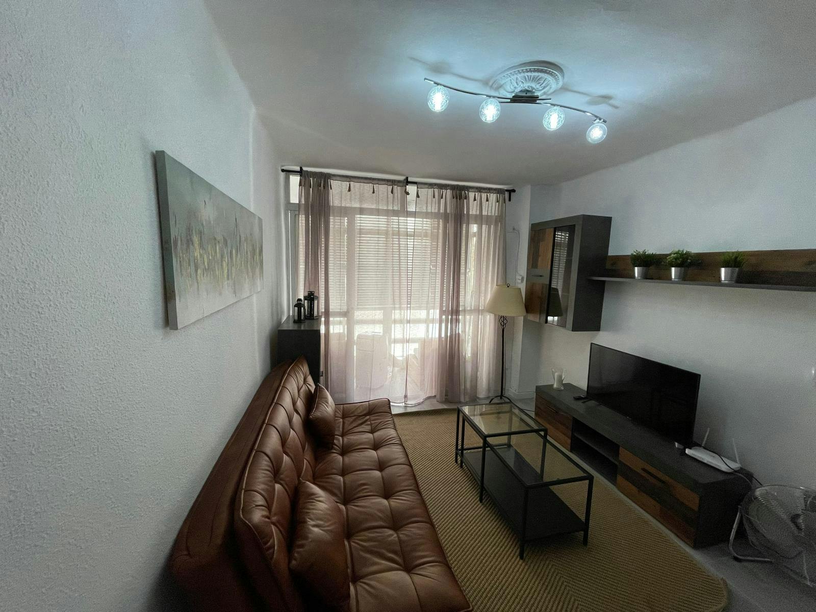 Apartment for rent for €2,200 per month in Málaga, Calle Cura Merino
