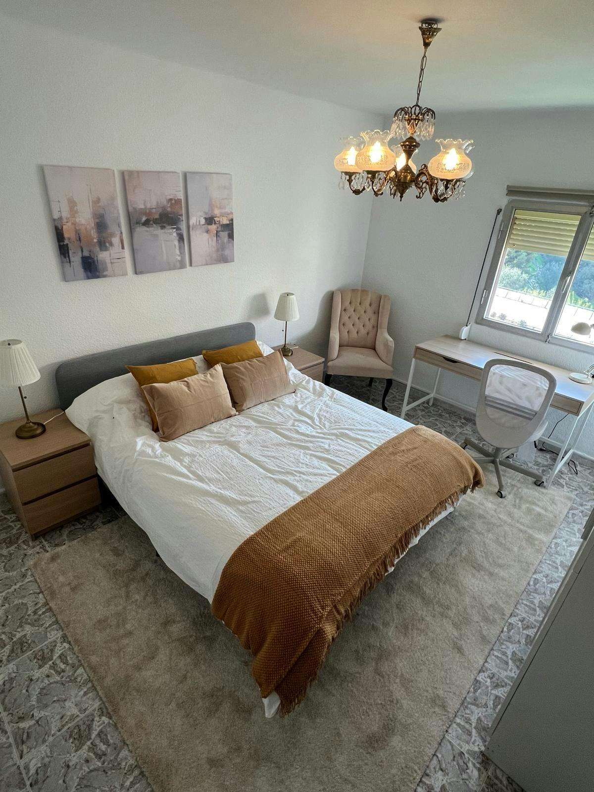 Apartment for rent for €2,200 per month in Málaga, Calle Miraorquideas