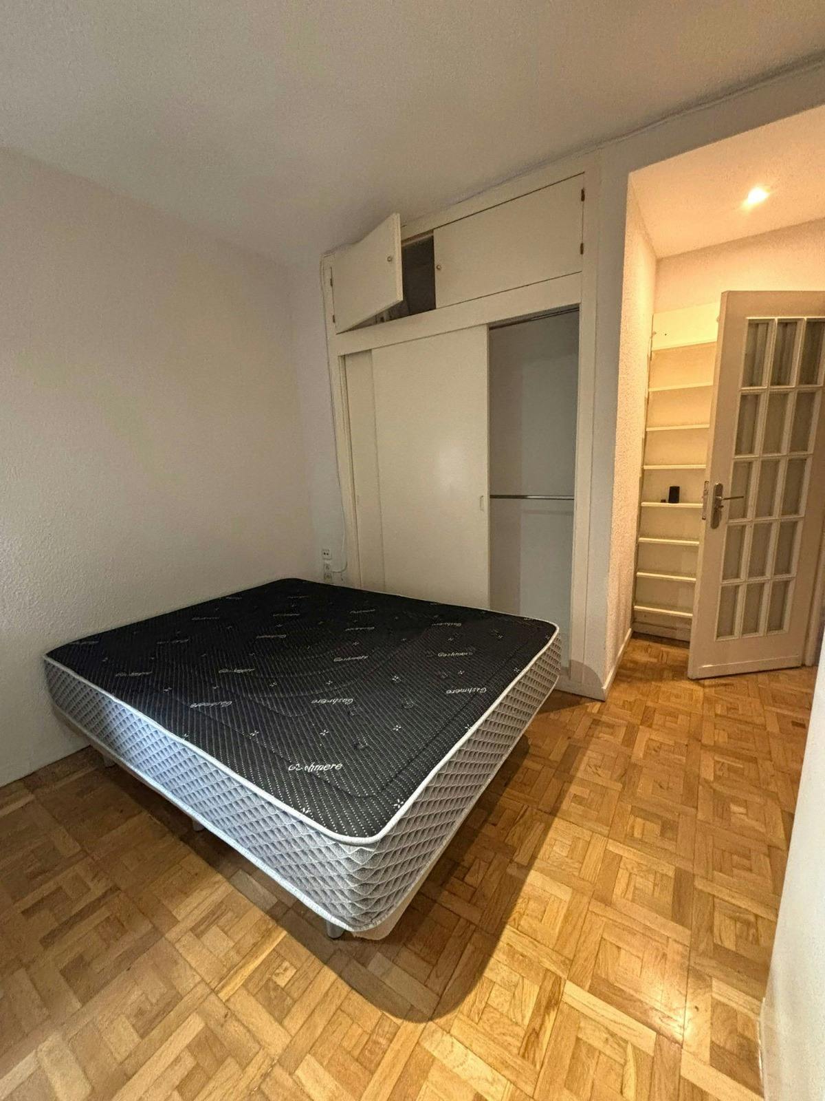 Single room Madrid, 1 bed, 10m² — photo 1