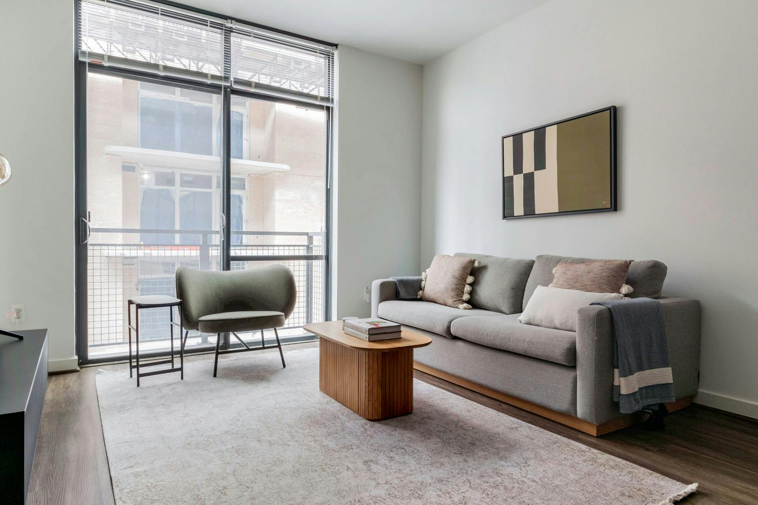 Apartament de închiriat pentru $4,060 pe lună în Bethesda, Saint Elmo Avenue