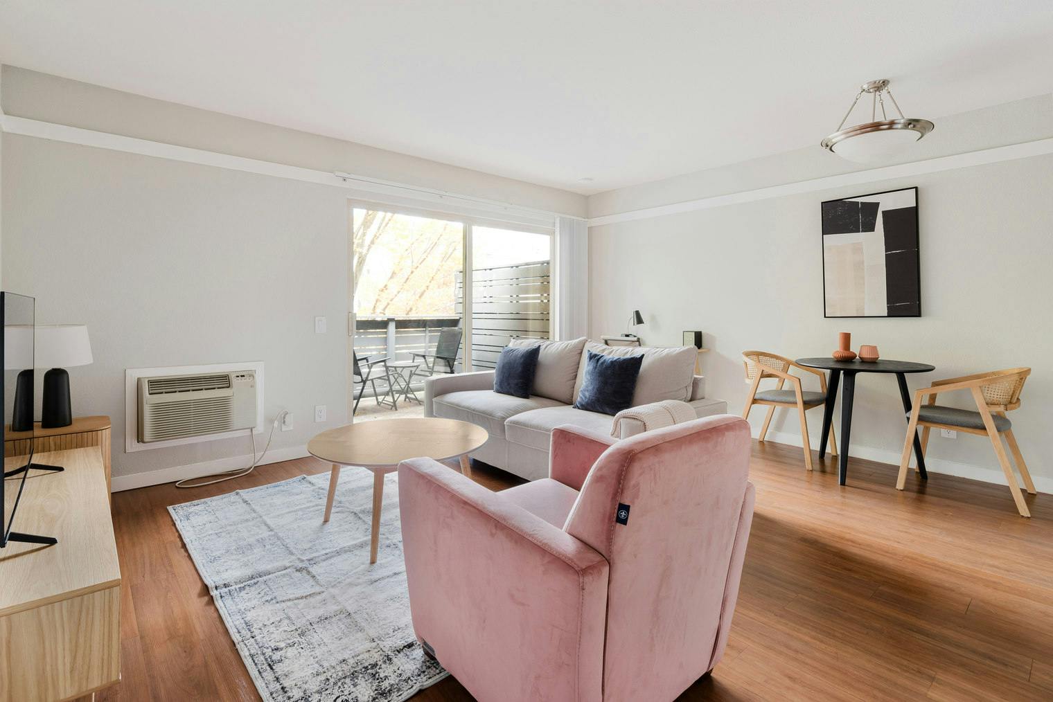 Apartament de închiriat pentru $4,361 pe lună în Mountain View, North Rengstorff Avenue