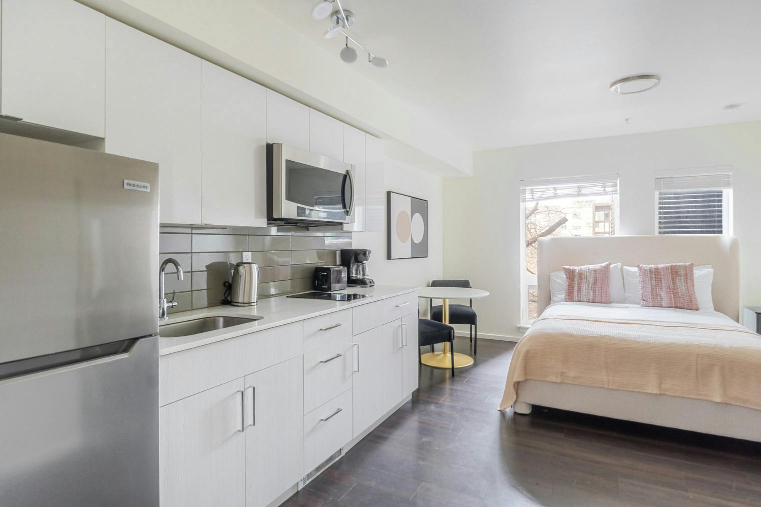 Studio for rent for $2,176 per month in Seattle, Brooklyn Avenue Northeast