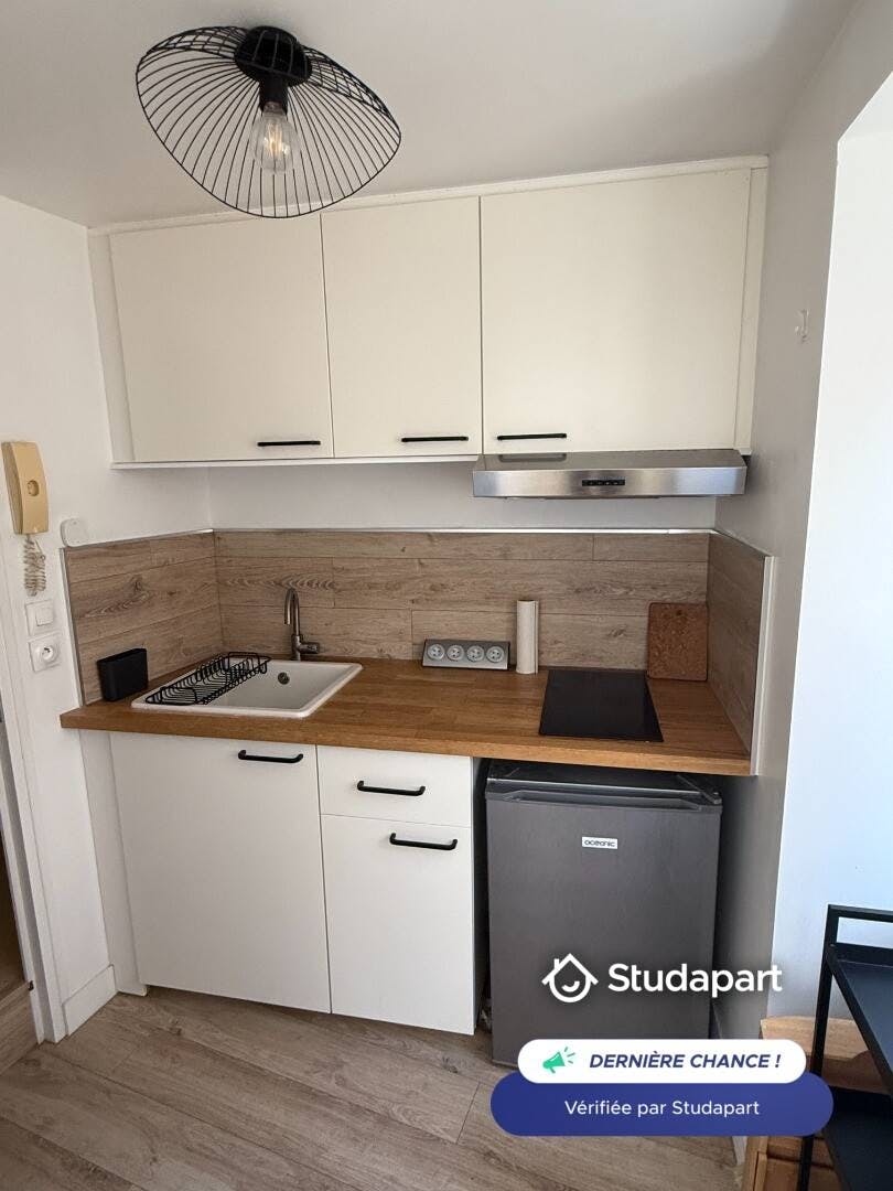 Haus zu mieten für 570 € pro Monat in Nantes, Rue Jean Jacques Rousseau