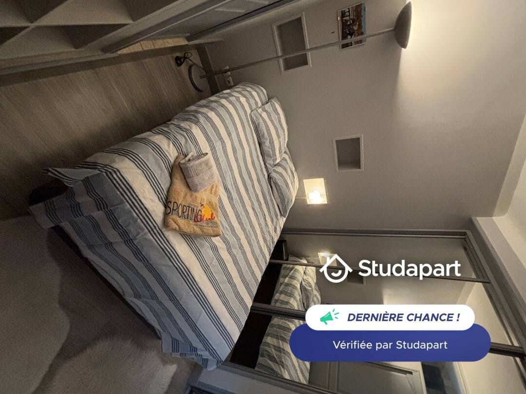 Apartment for rent for €1,650 per month in Paris, Rue Raffet