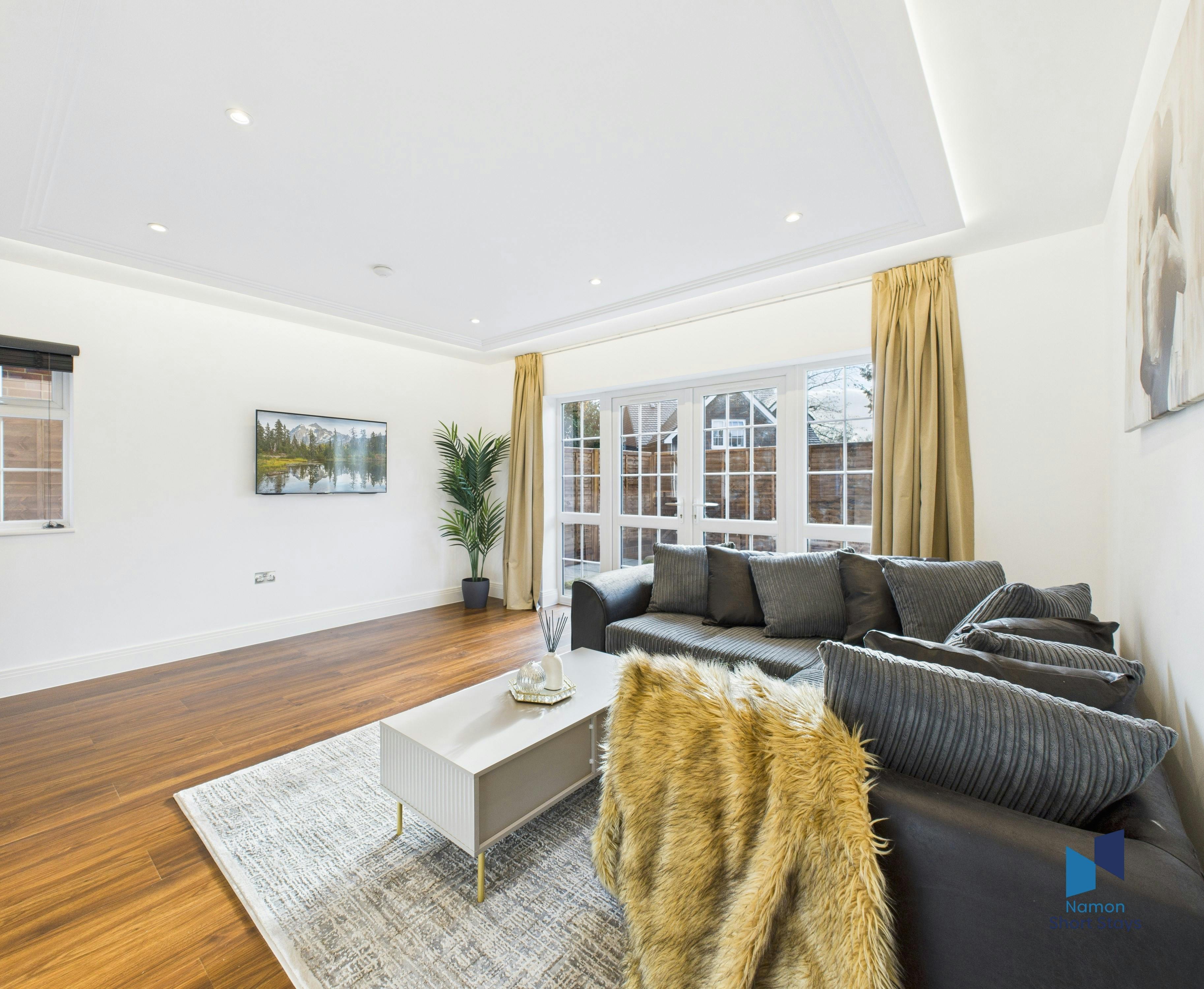 House for rent for £5,250 per month in South Croydon, Purley Downs Road