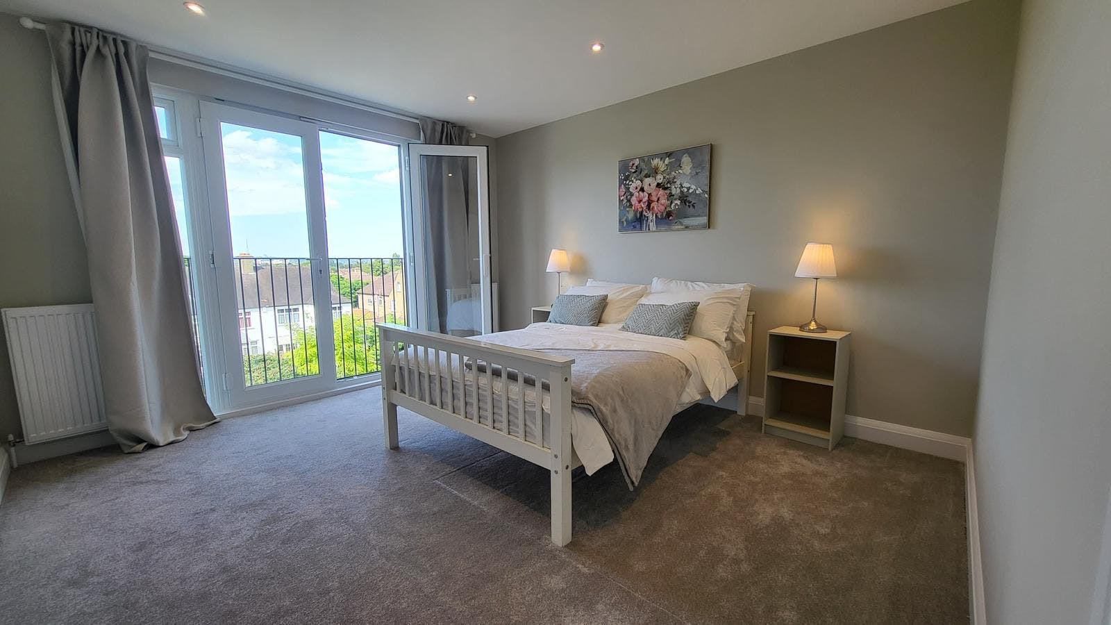 Apartment for rent for £7,500 per month in Croydon, Lower Addiscombe Road