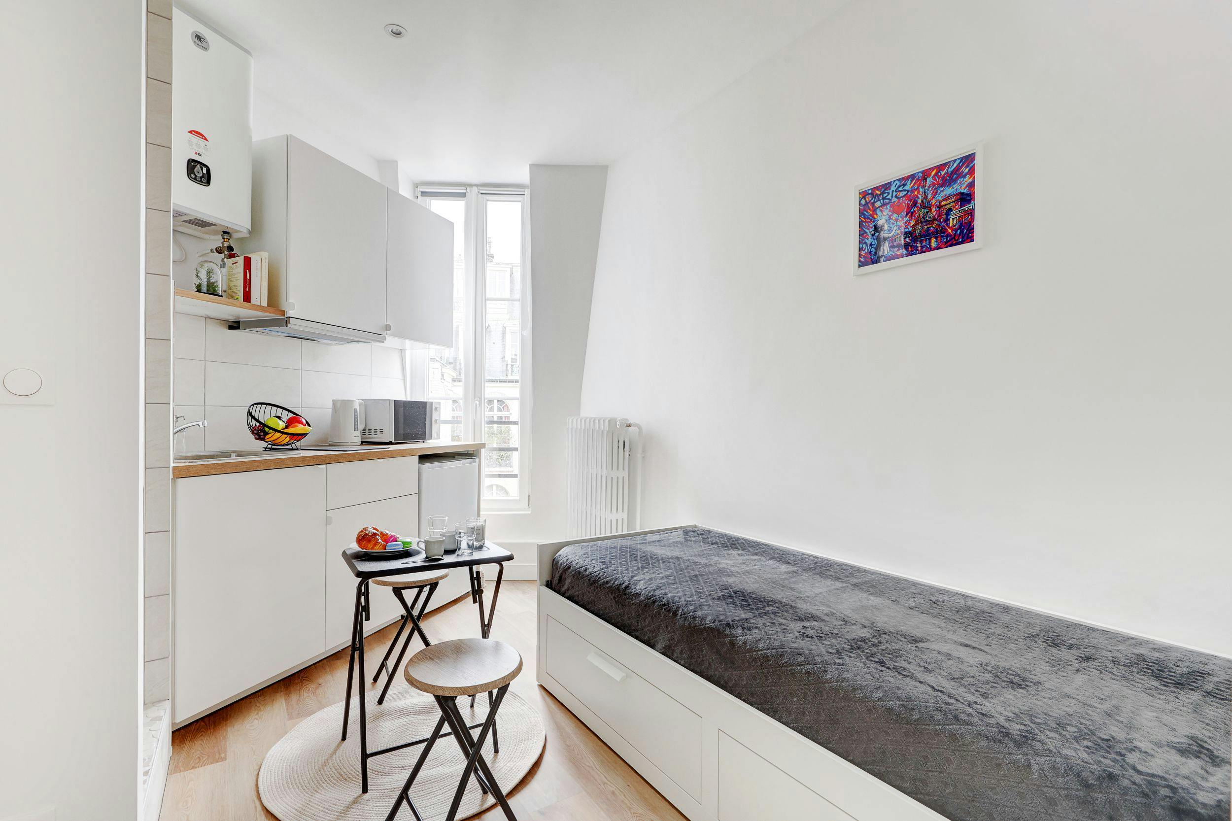 Studio for rent for €1,400 per month in Paris, Rue Spontini