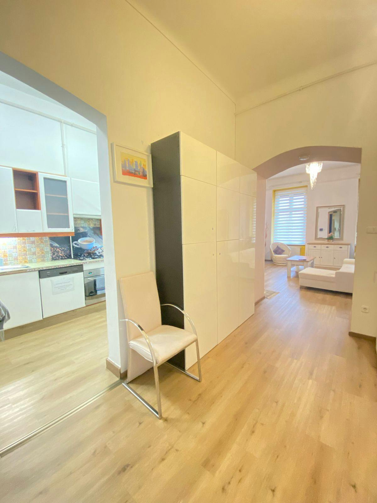 公寓 正在以 HUF 660,485 的月租出租，其位于 Budapest, Közraktár utca