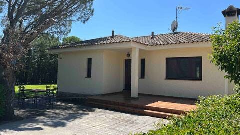House for rent for €2,000 per month in Serranillos Playa, Ronda de Guadmora