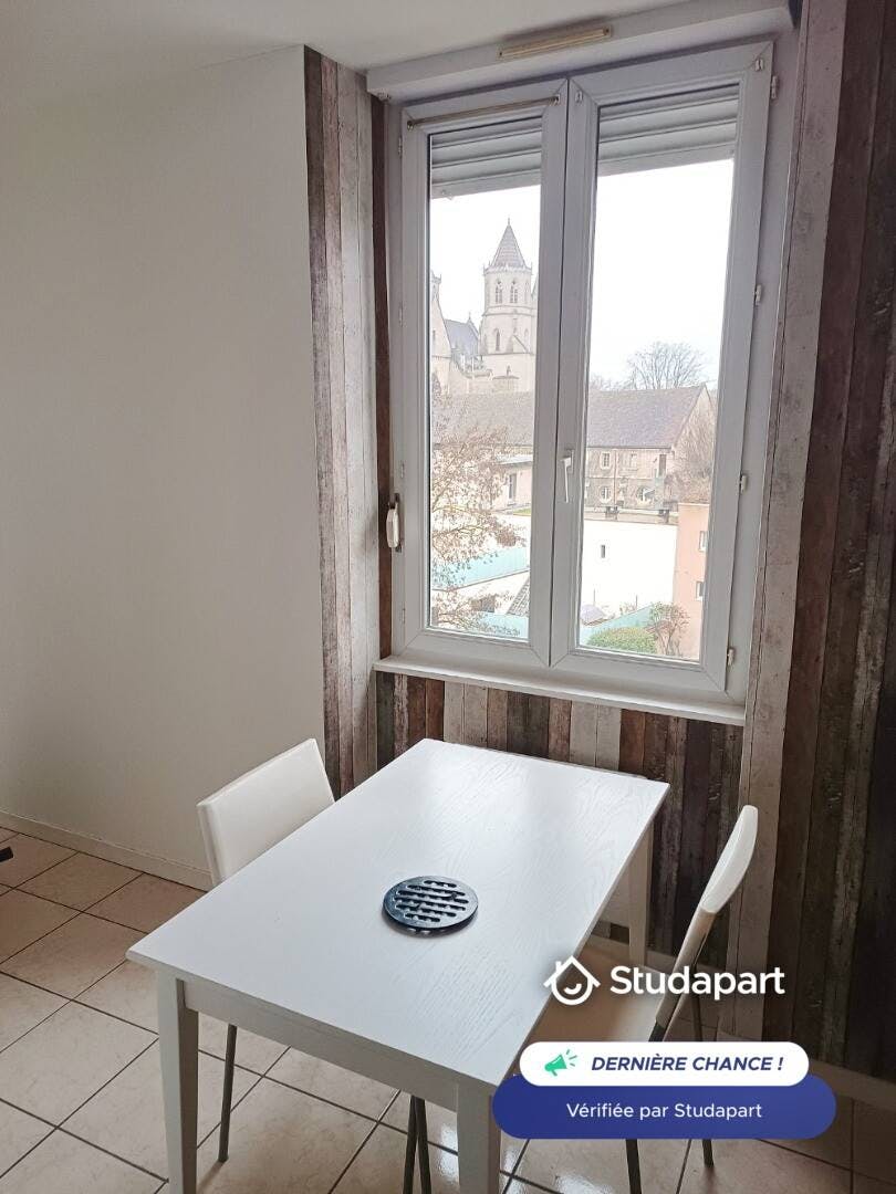 Квартира за оренду для 520 EUR на місяць у Dijon, Rue du Chapeau Rouge