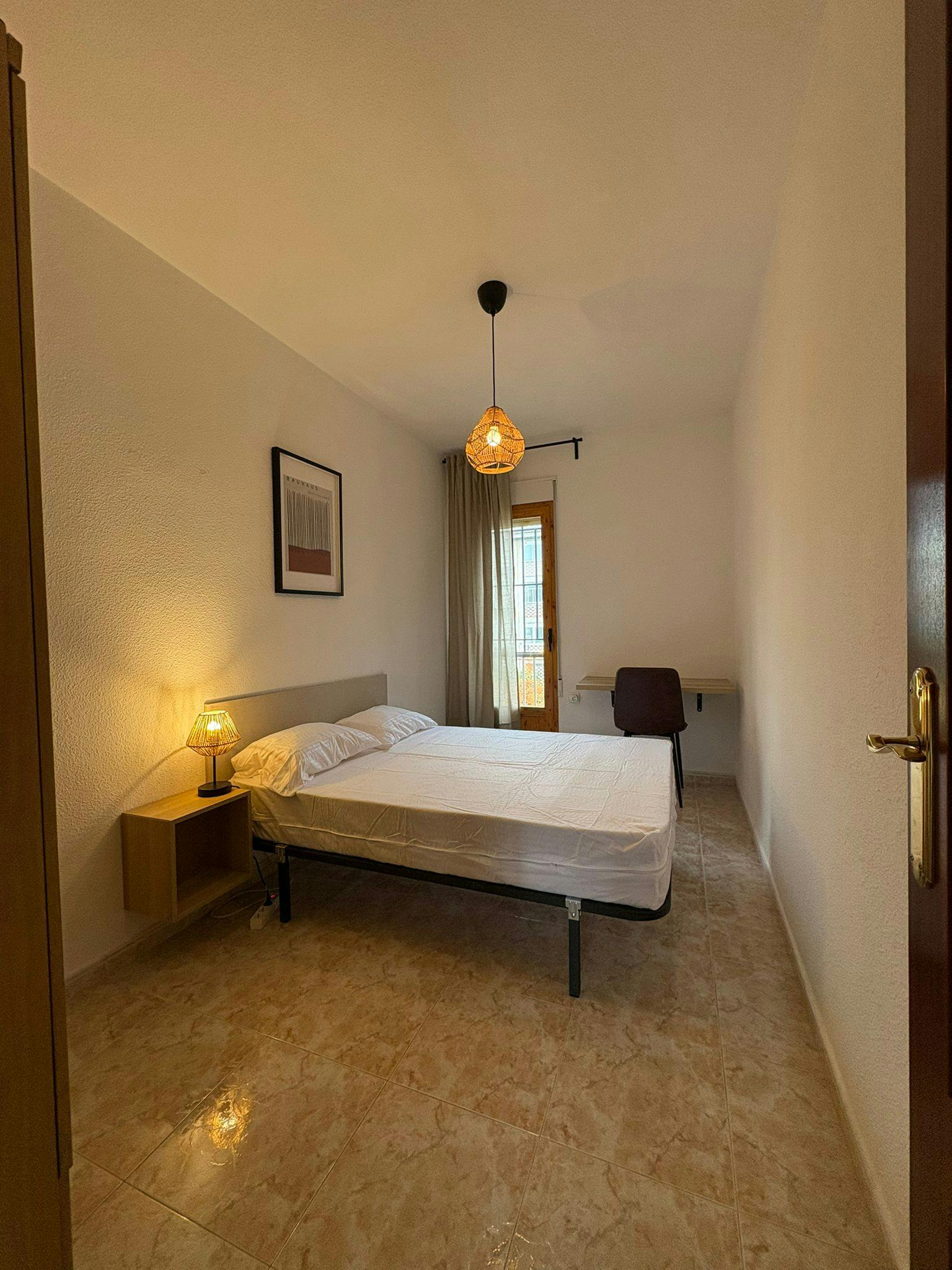 Privat rum att hyra för 355 € i månaden i Granada, Calle Periodista Luis de Vicente