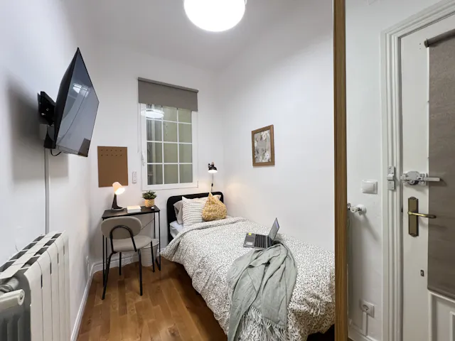 Private room in Calle de la Abada, Madrid (1677488) room image 1