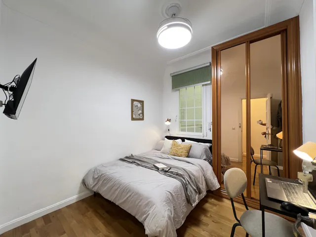 Private room in Calle de la Abada, Madrid (1677491) room image 2