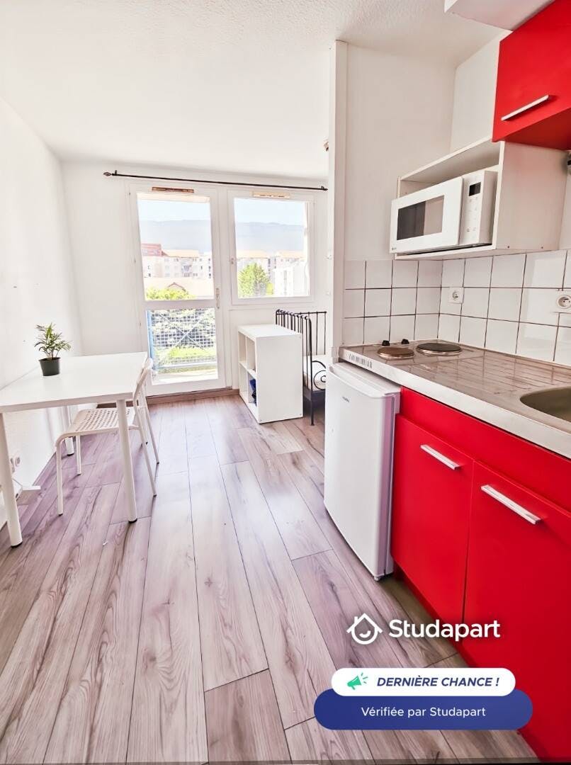 Mieszkanie do wynajęcia za 489 € miesięcznie w mieście Grenoble, Rue Lindbergh