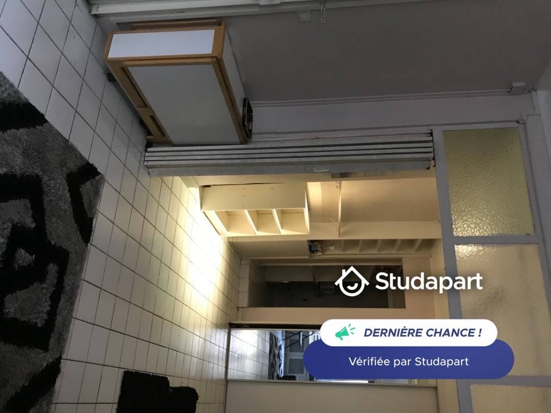 Apartment for rent for €1,230 per month in Paris, Rue de Trévise