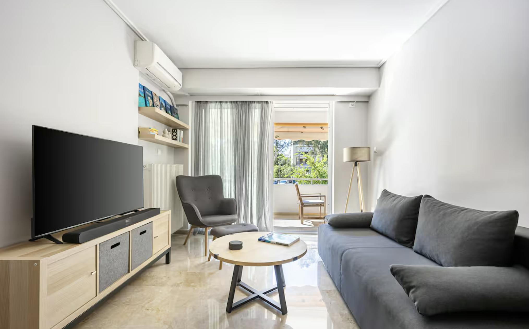 Apartment for rent for €1,500 per month in Glifada, Grigoriou Lampraki