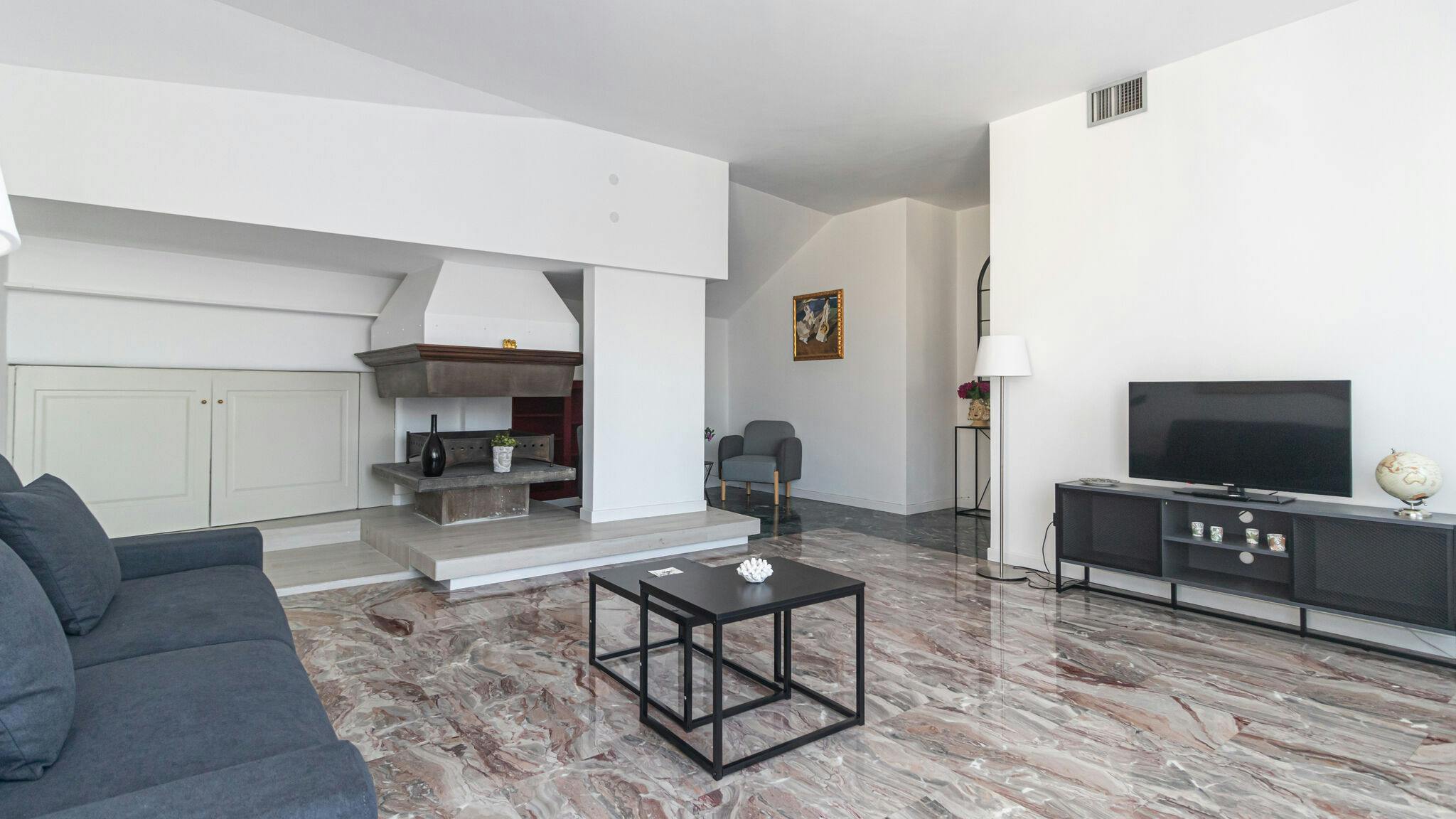 Apartment for rent for €1 per month in Milan, Piazza Sant'Ambrogio
