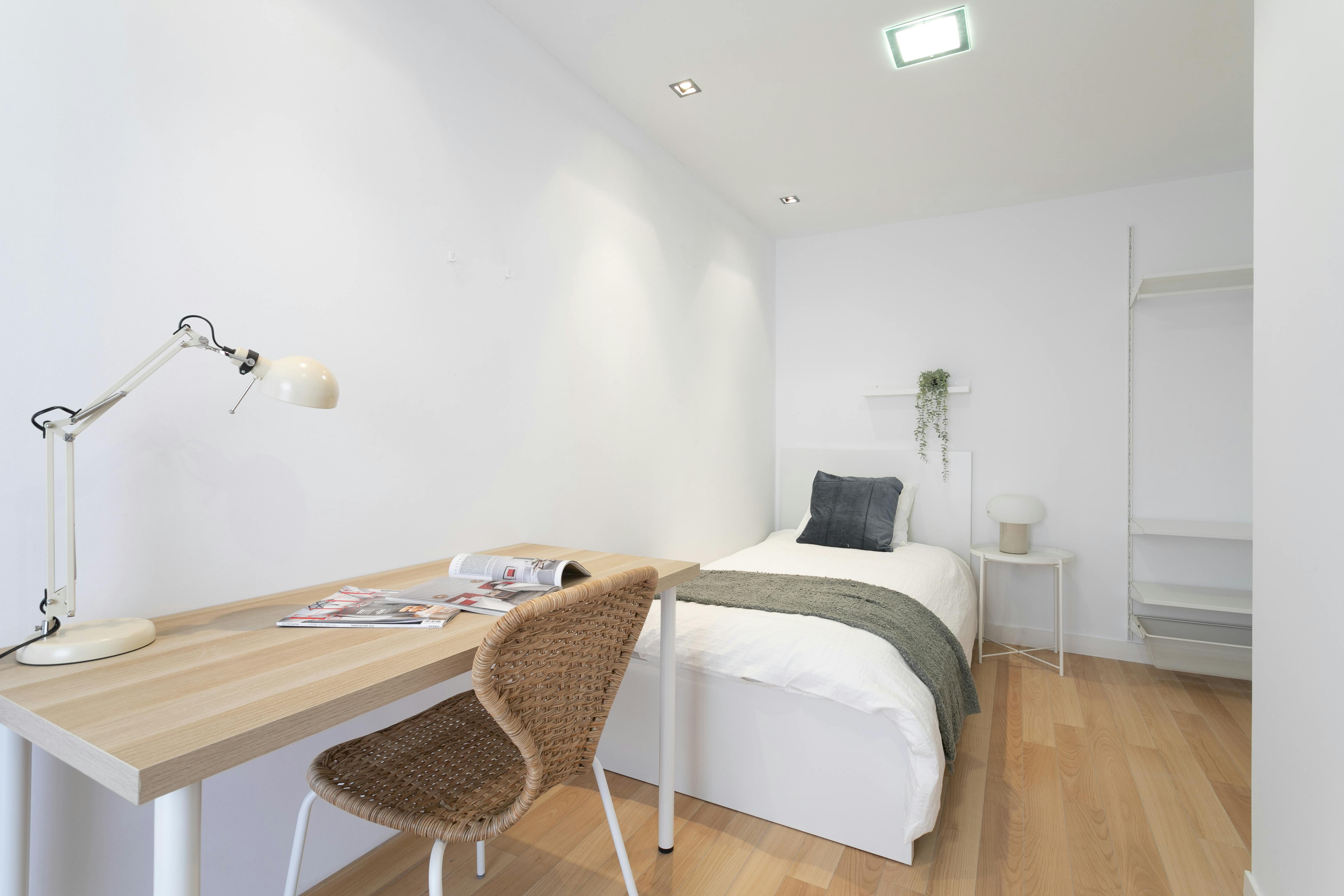 Private room for rent for €425 per month in Alicante (Alacant), Avenida Alfonso El Sabio