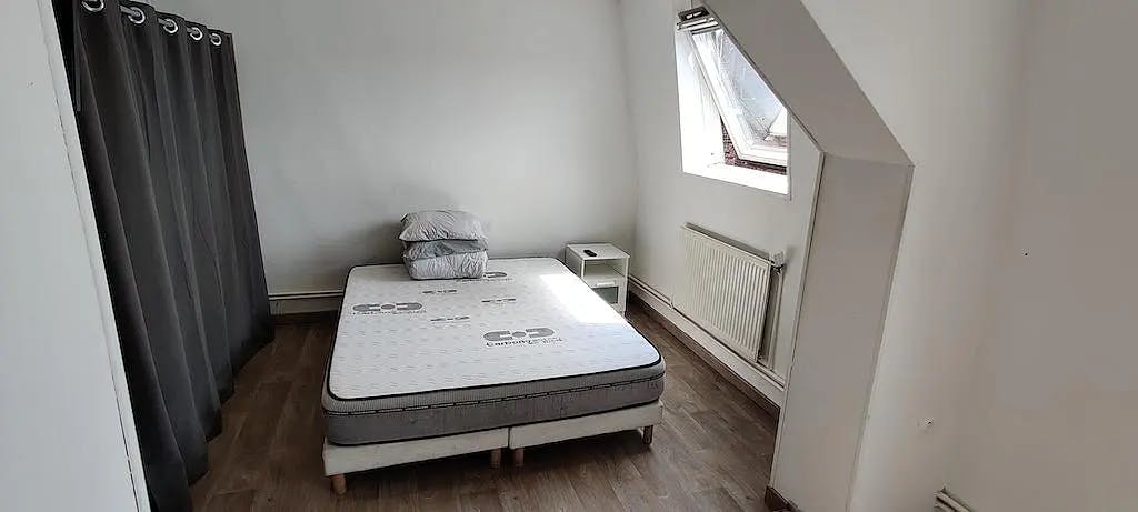 私人房间 正在以 €410 的月租出租，其位于 Tourcoing, Rue de la Malcense