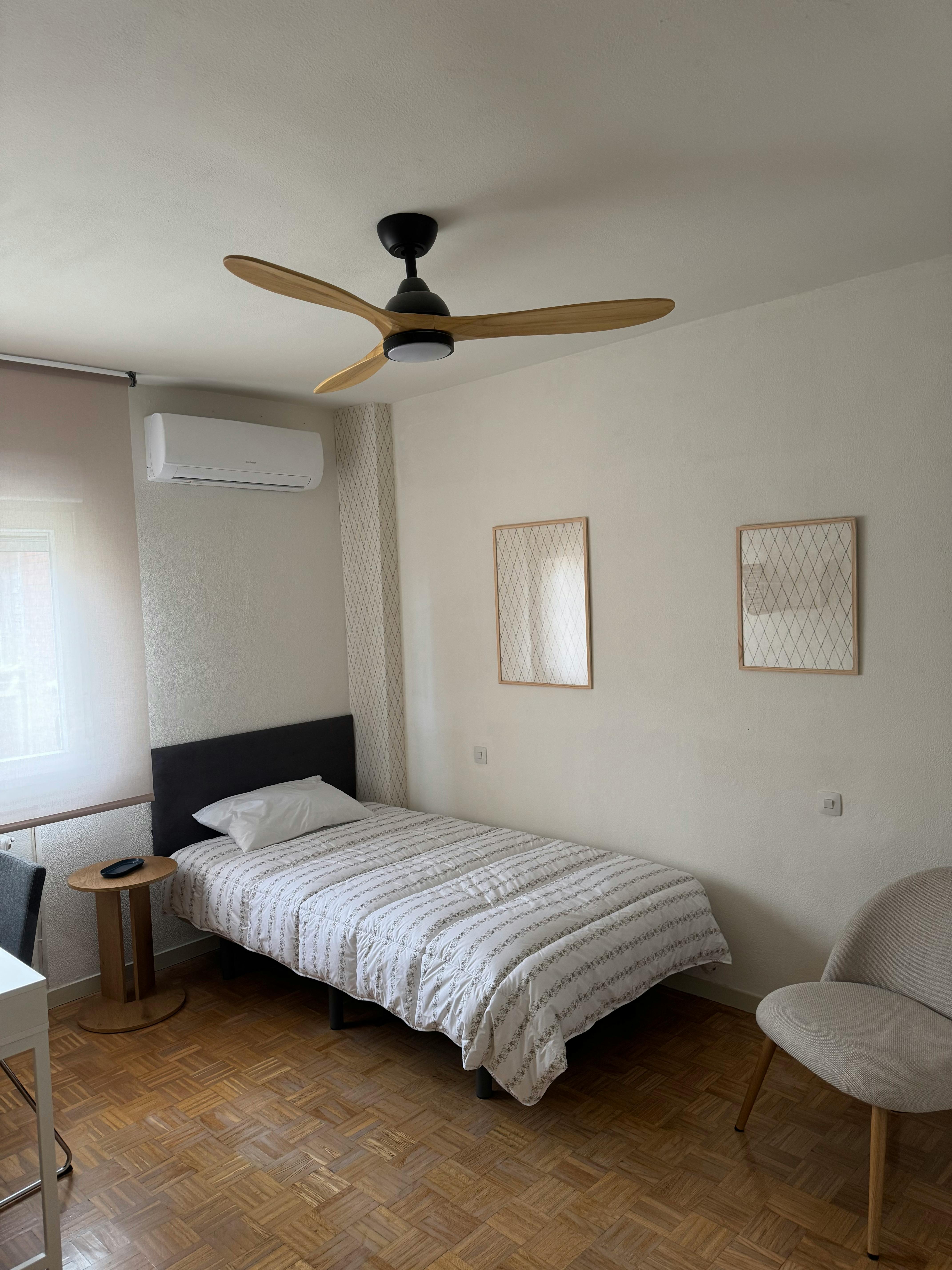 Private room in Calle de San Modesto, Madrid (1677894) ROOM