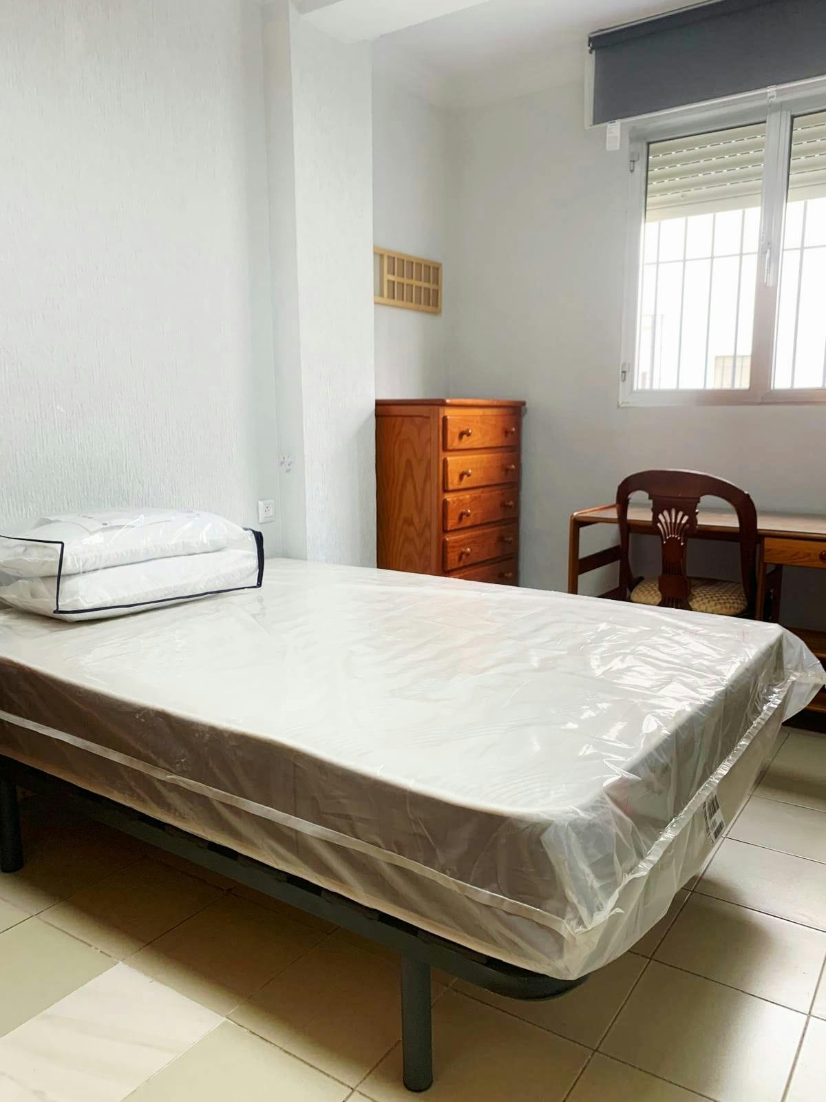 Single room Sevilla, 1 bed, 9m² — photo 2