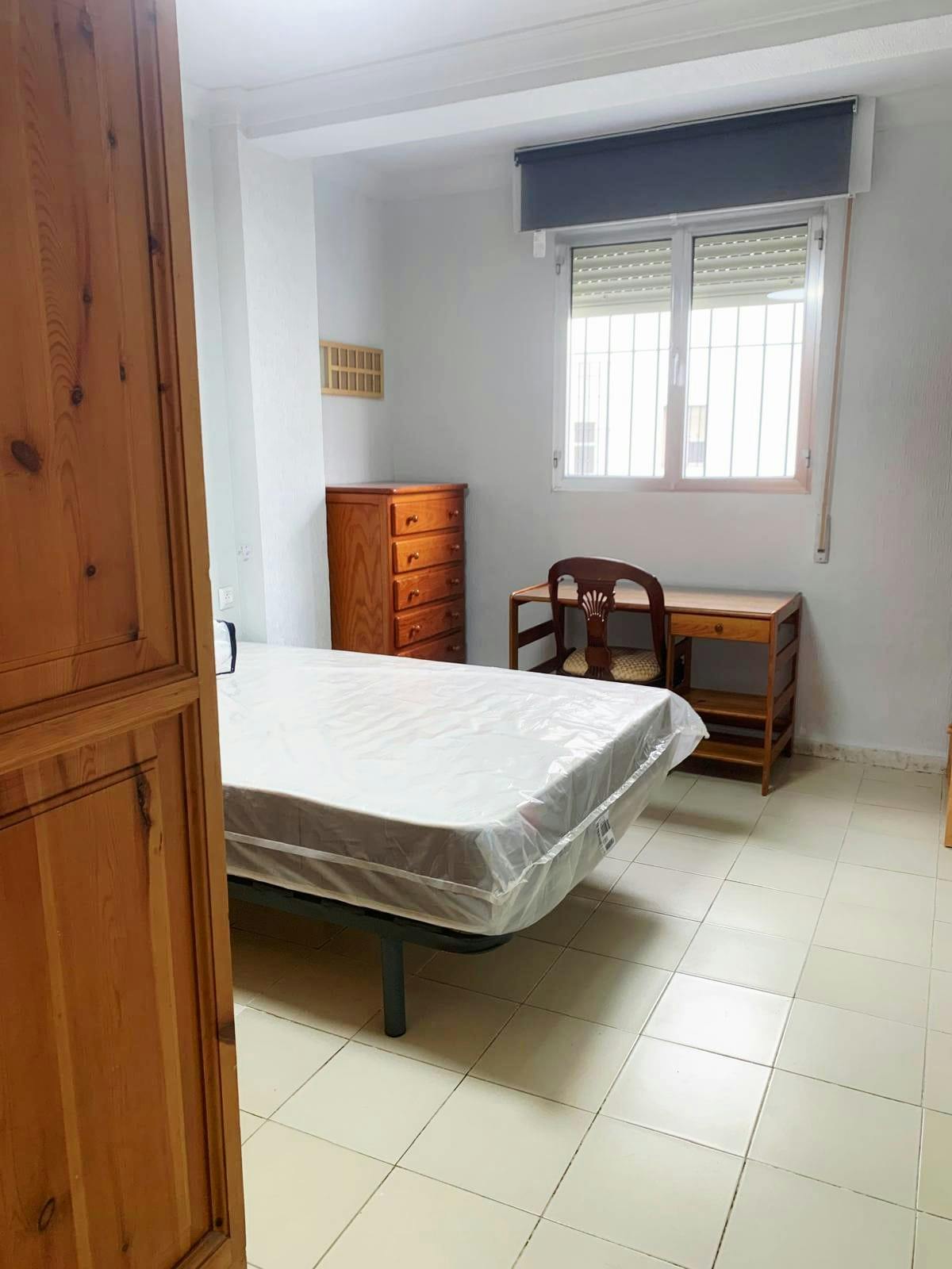 Single room Sevilla, 1 bed, 9m² — photo 3