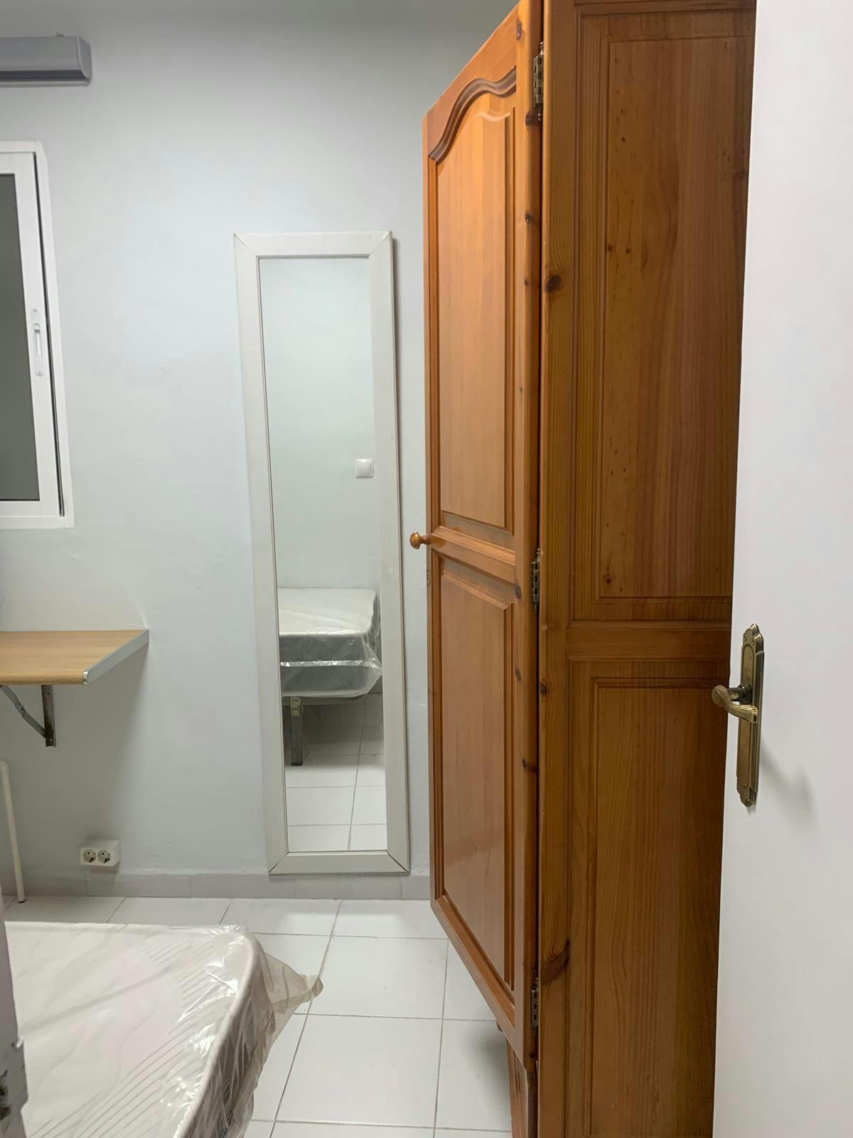 Single room Sevilla, 1 bed, 9m² — photo 3