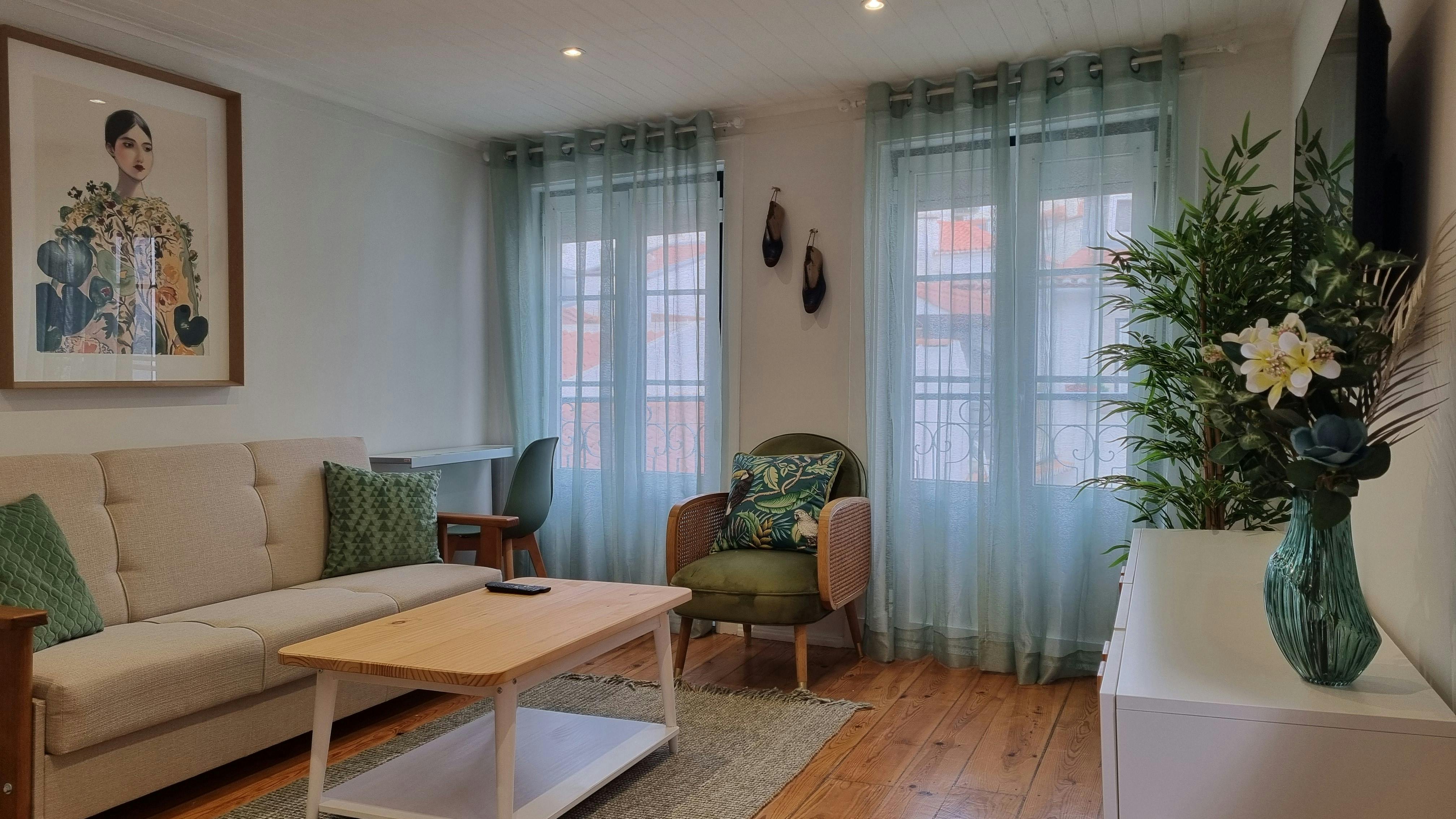 Apartment for rent for €2,499 per month in Lisbon, Beco da Cardosa
