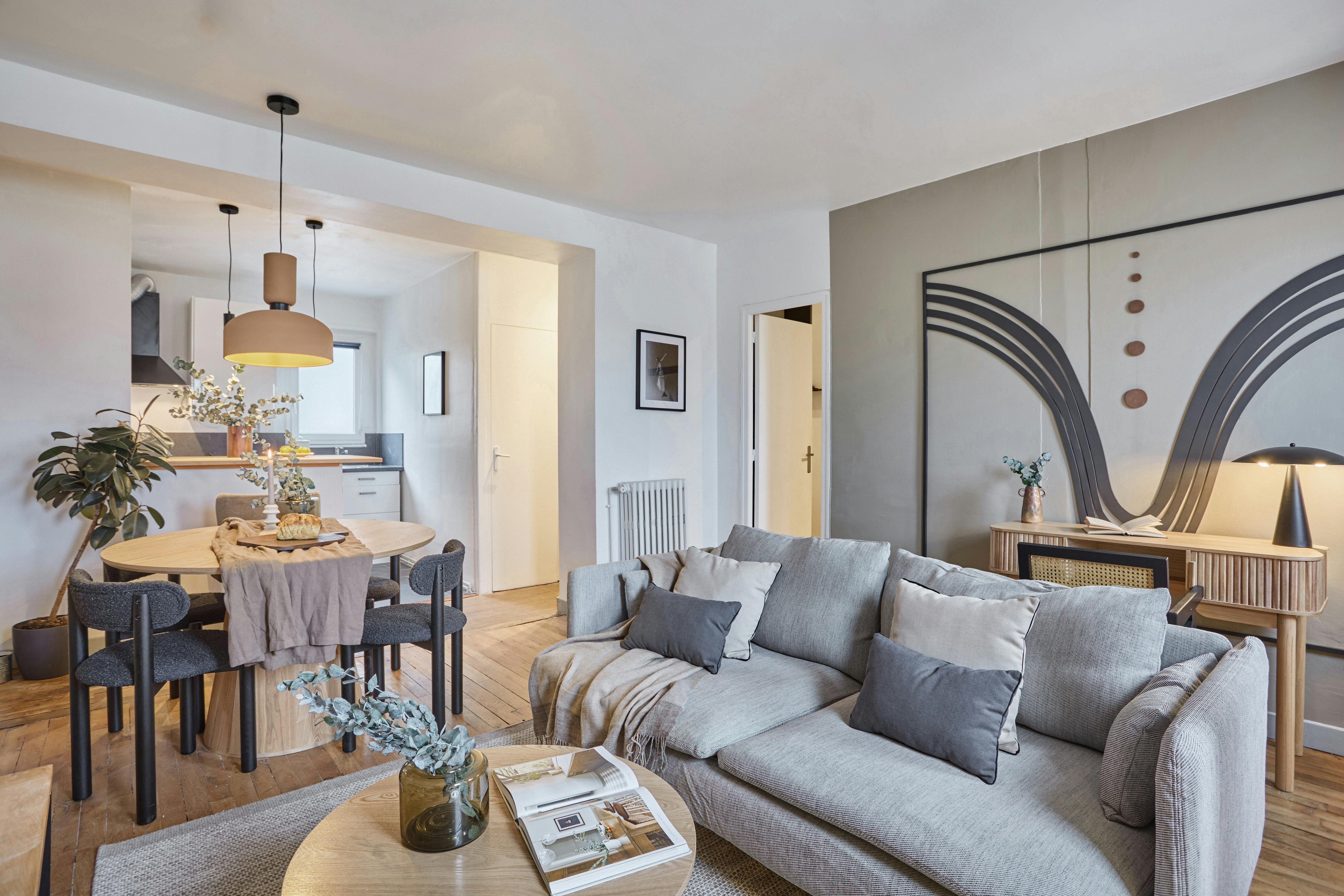 Apartment for rent for €3,298 per month in Paris, Rue Violet