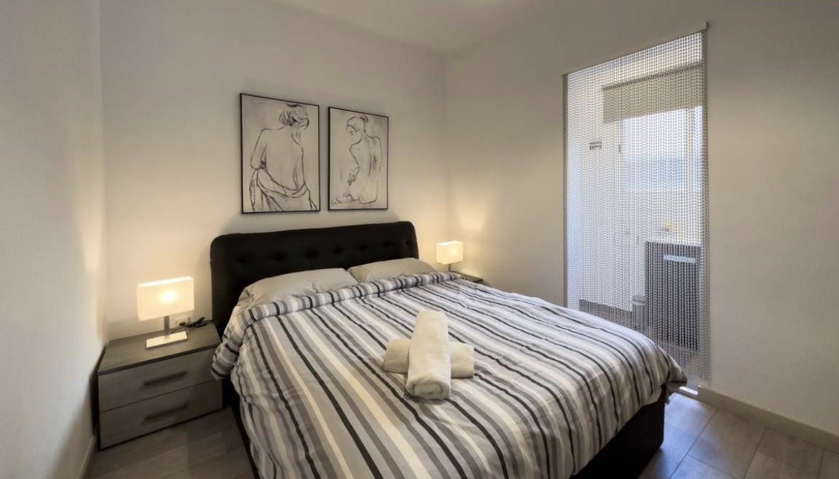 Private room for rent for €880 per month in Barcelona, Travessera de Gràcia