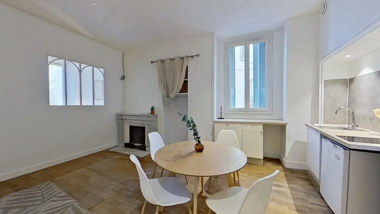 1-Bedroom Apartment in Grande Rue, Valence 1