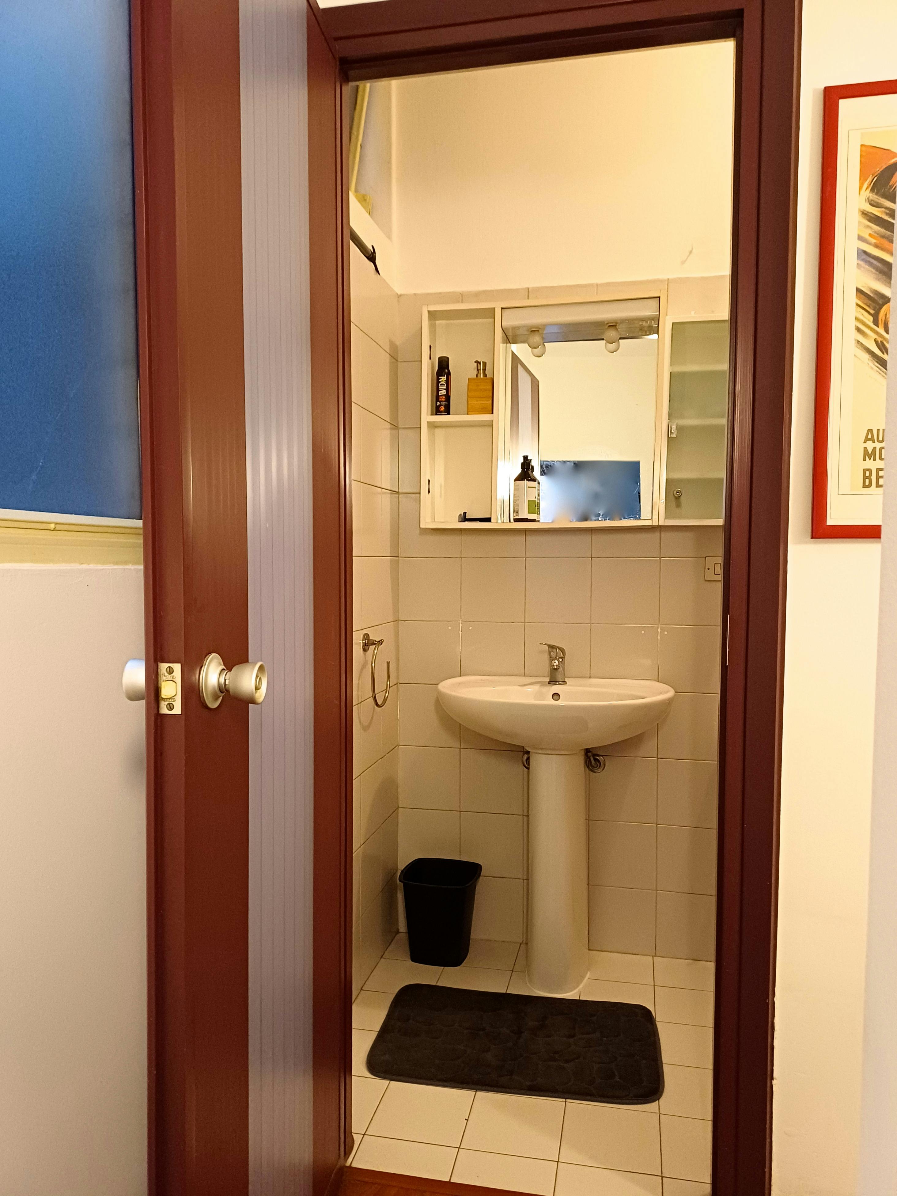 Shared room for rent for €1,550 per month in Turin, Via Ormea