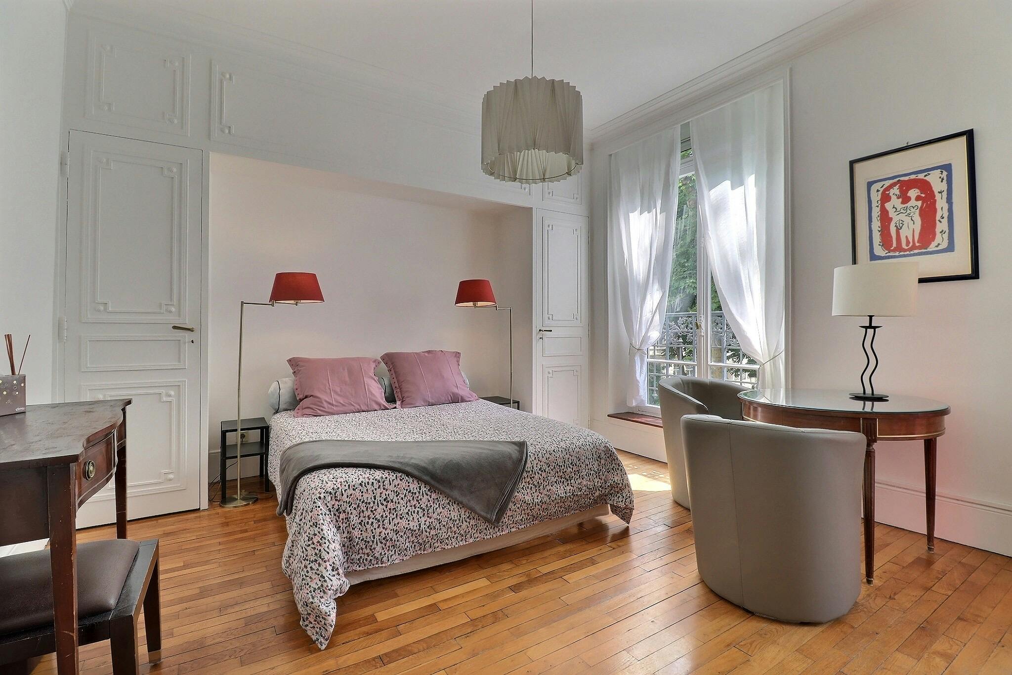 Rue Lulli, Paris preview