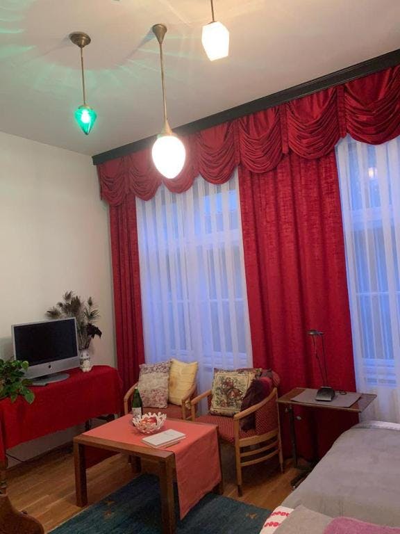 Apartment for rent for €1,800 per month in Bad Vöslau, Hochstraße