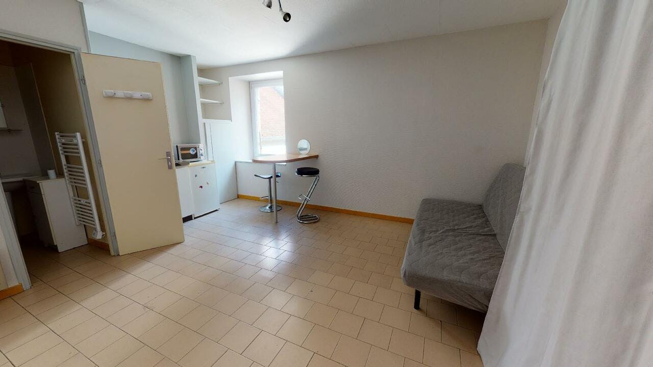 Studio for rent for €422 per month in Dijon, Rue Saumaise