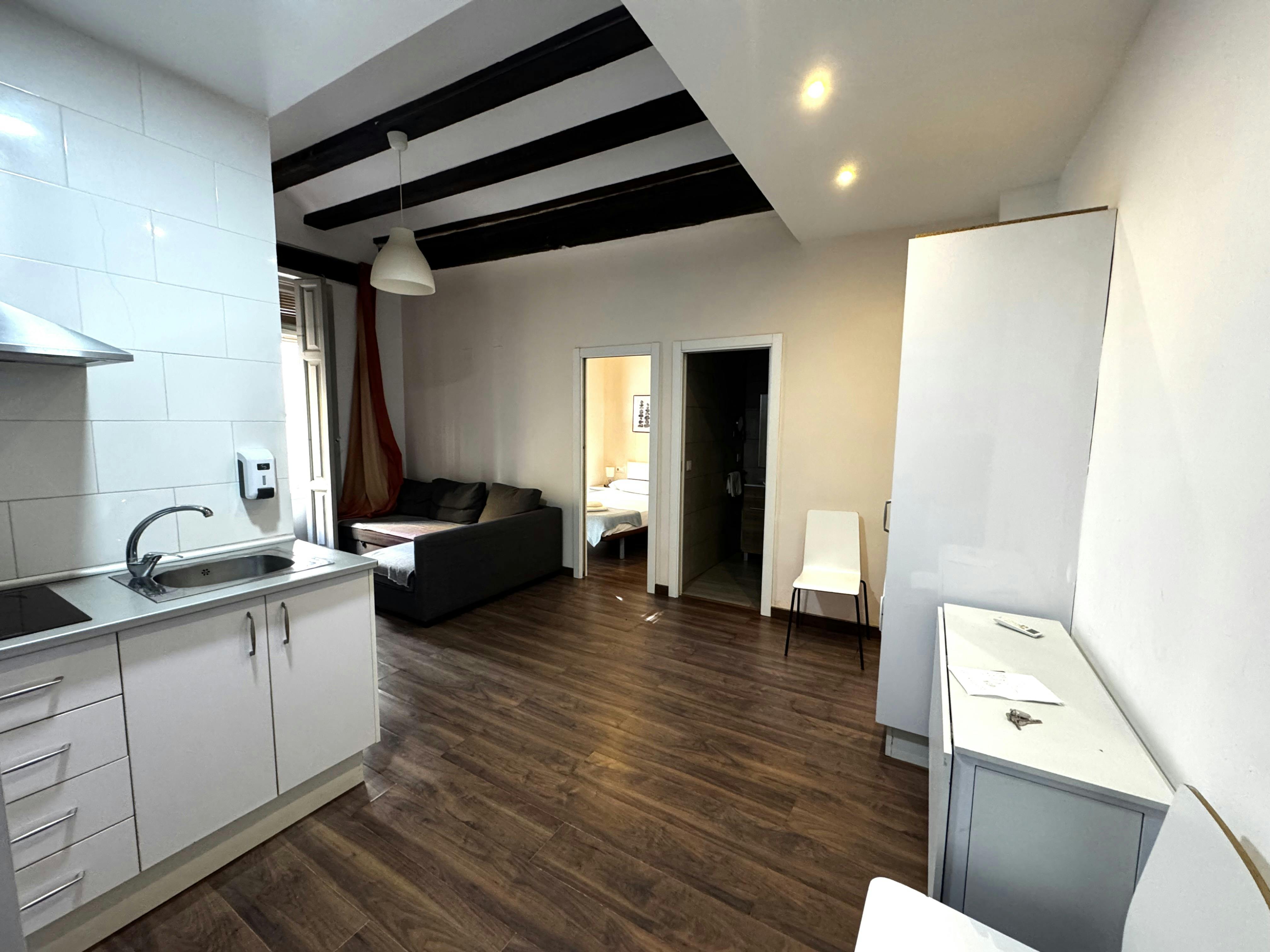 Apartment for rent for €1,400 per month in Valencia, Carrer de Murillo