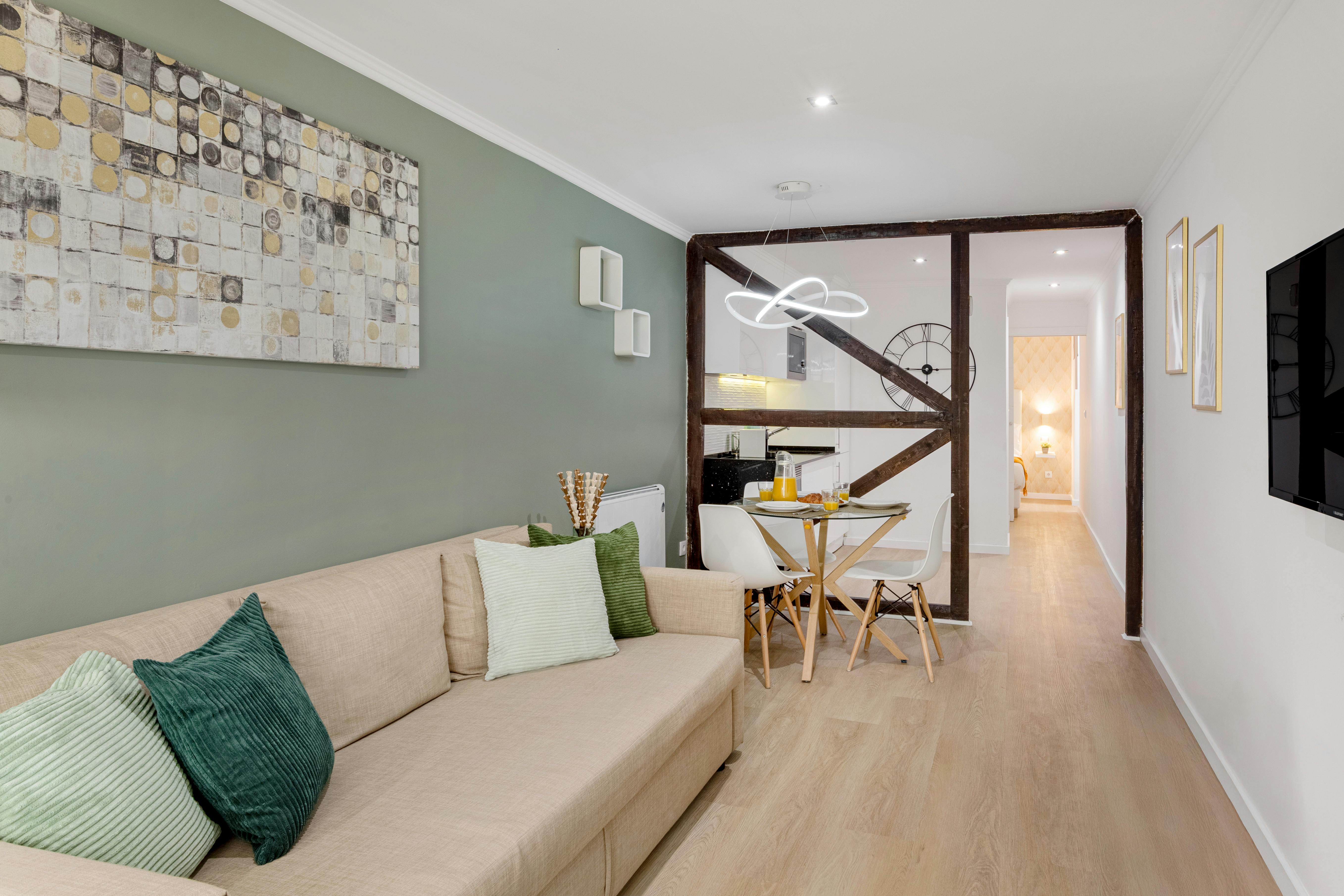 Apartment for rent for €4,100 per month in Lisbon, Travessa do Meio