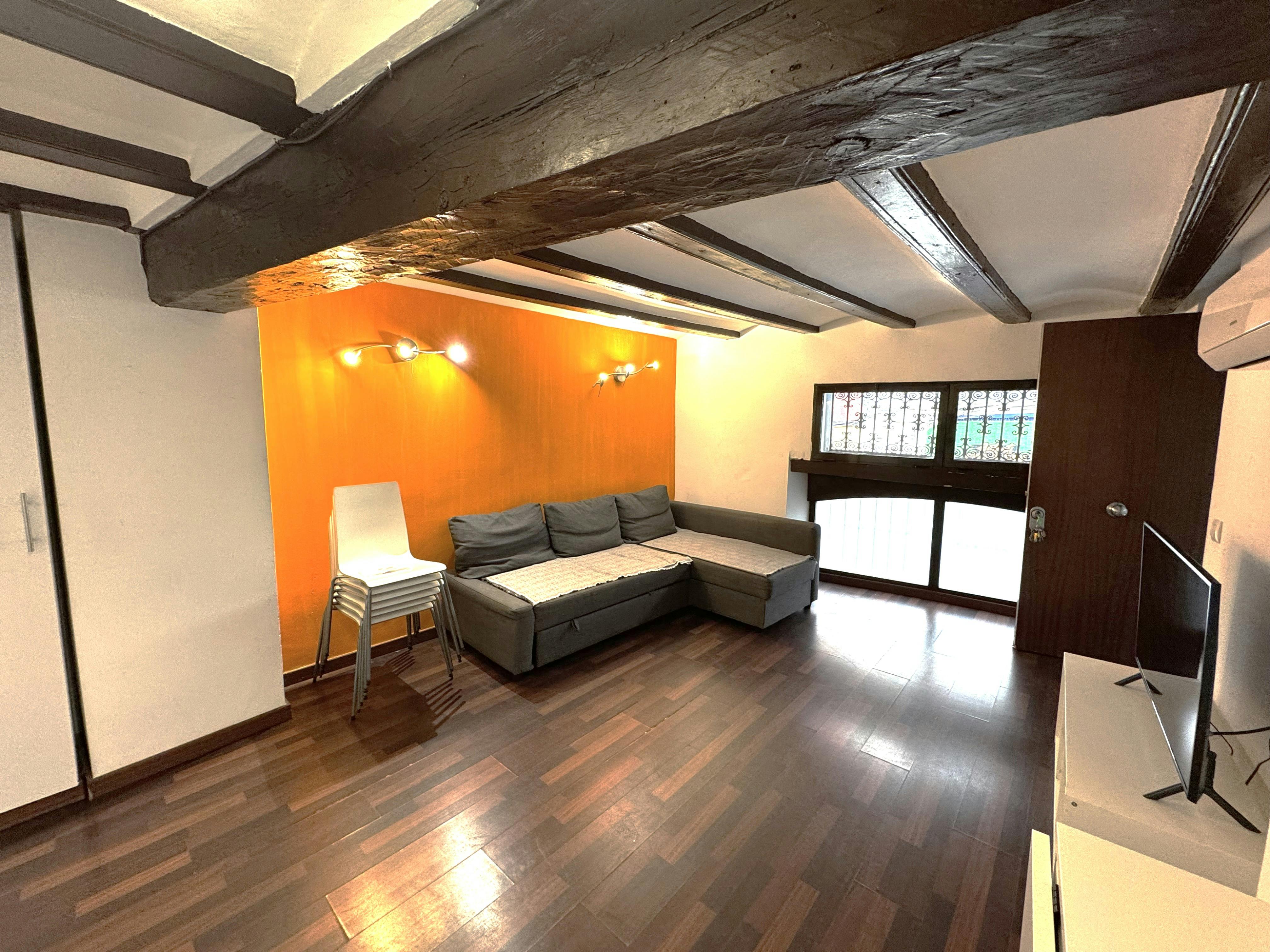 Apartment for rent for €1,300 per month in Valencia, Carrer de Dalt