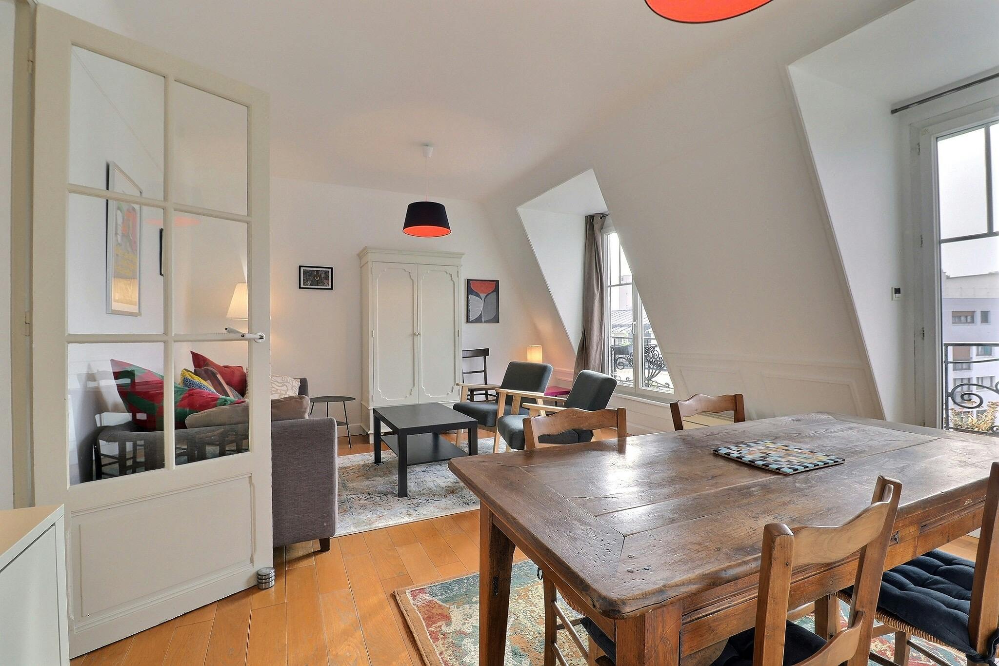 Apartment for rent for €1,853 per month in Paris, Rue Henri Poincaré