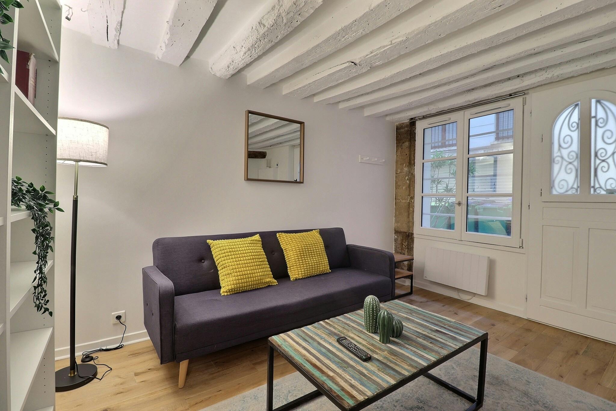 Apartment for rent for €2,015 per month in Paris, Passage Lemoine