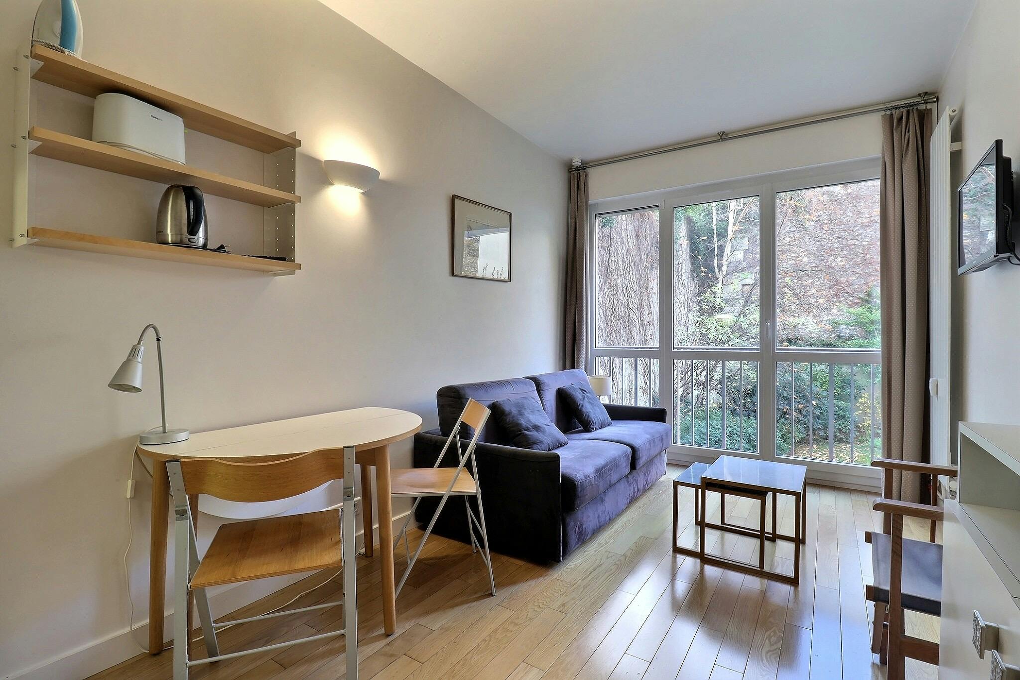 Студия сдается в аренду за 1 272 € в месяц в Paris, Rue Leroux